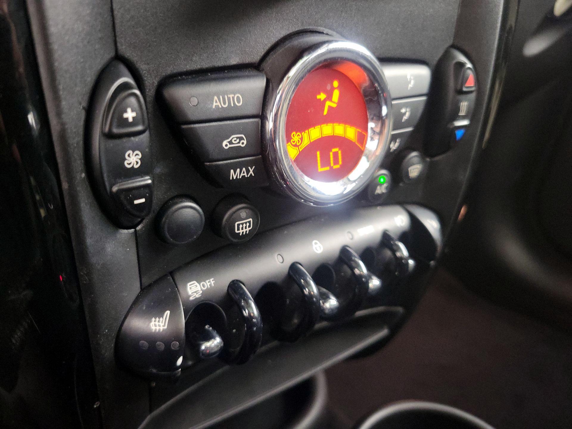 Thumbnail: 2015 MINI Cooper Countryman - 14