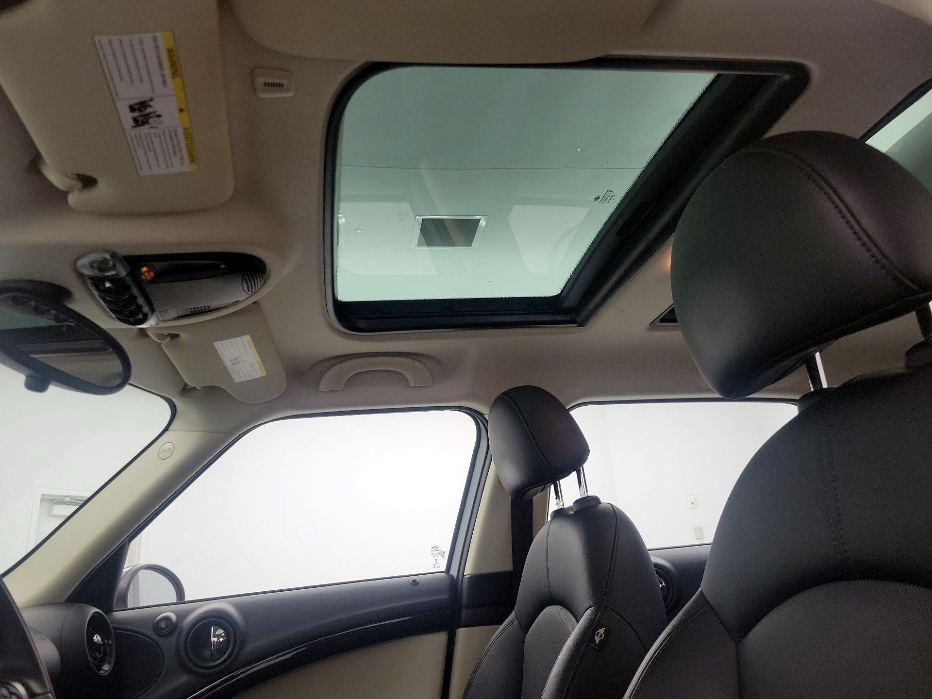 Thumbnail: 2015 MINI Cooper Countryman - 16