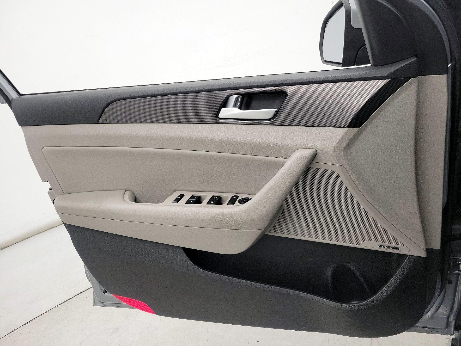 Thumbnail: 2015 Hyundai Sonata - 12