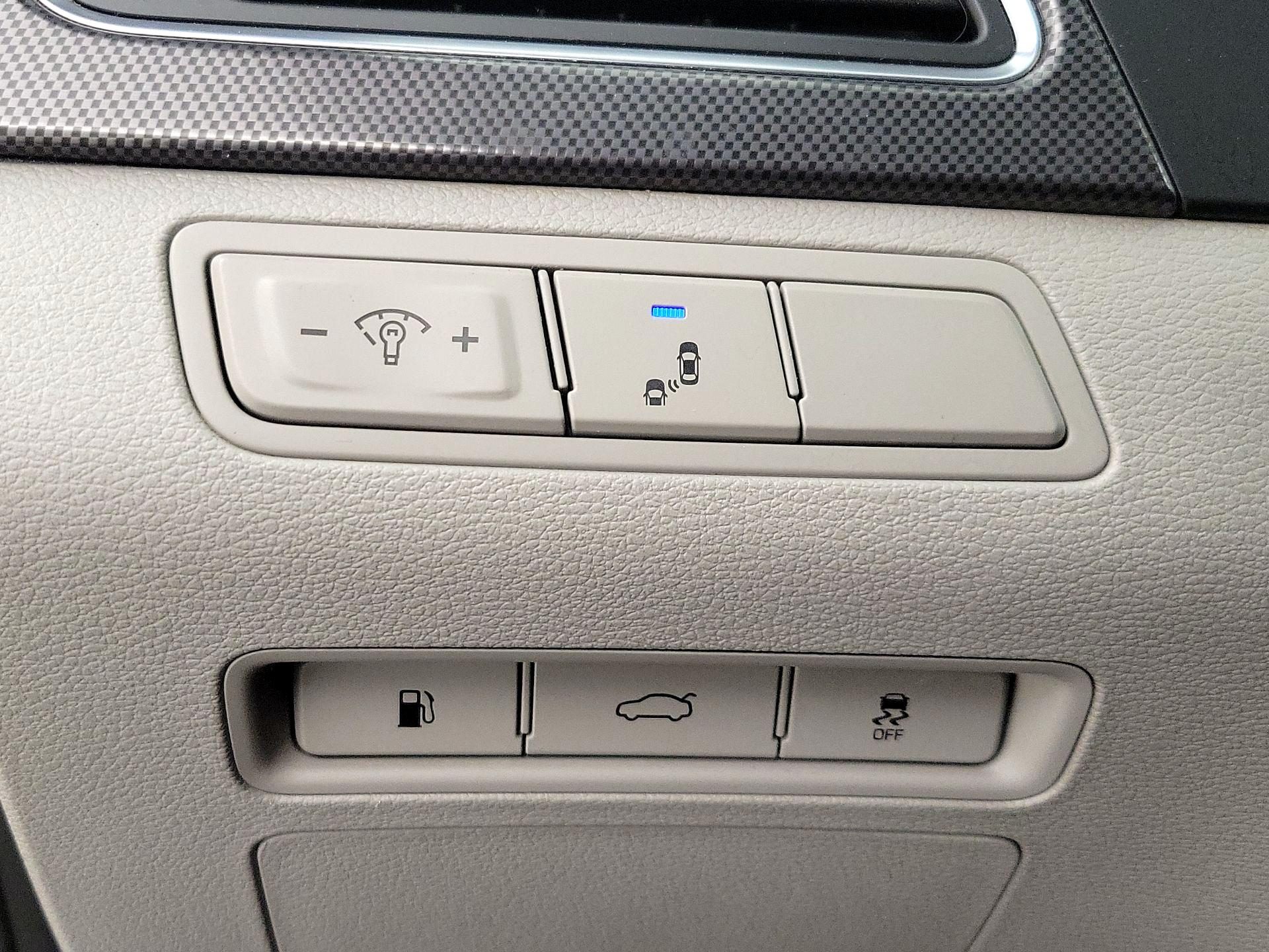 Thumbnail: 2015 Hyundai Sonata - 13