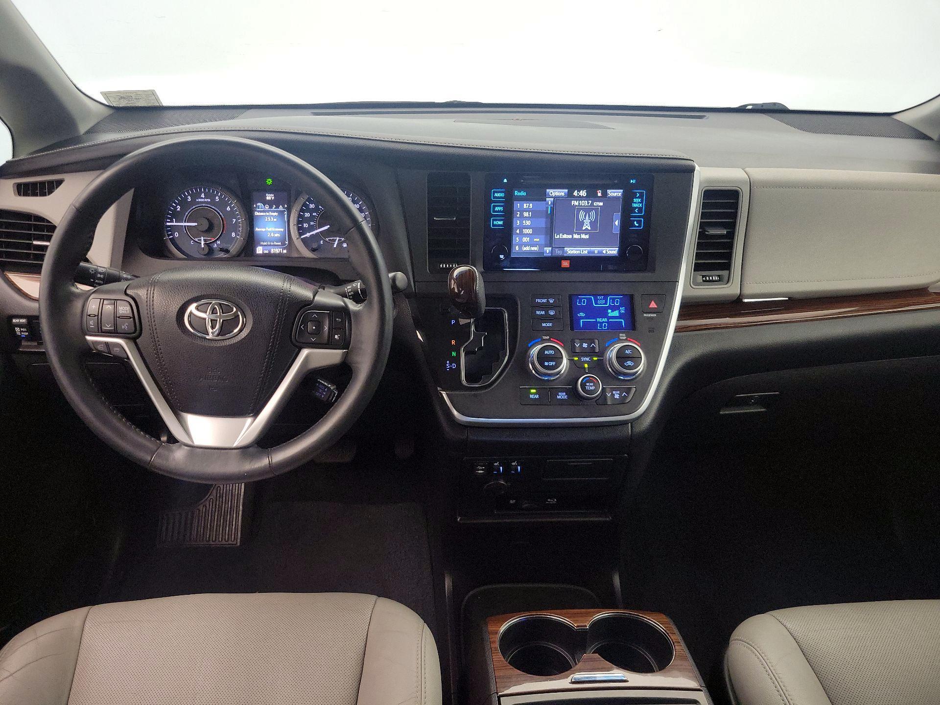 Thumbnail: 2015 Toyota Sienna - 9