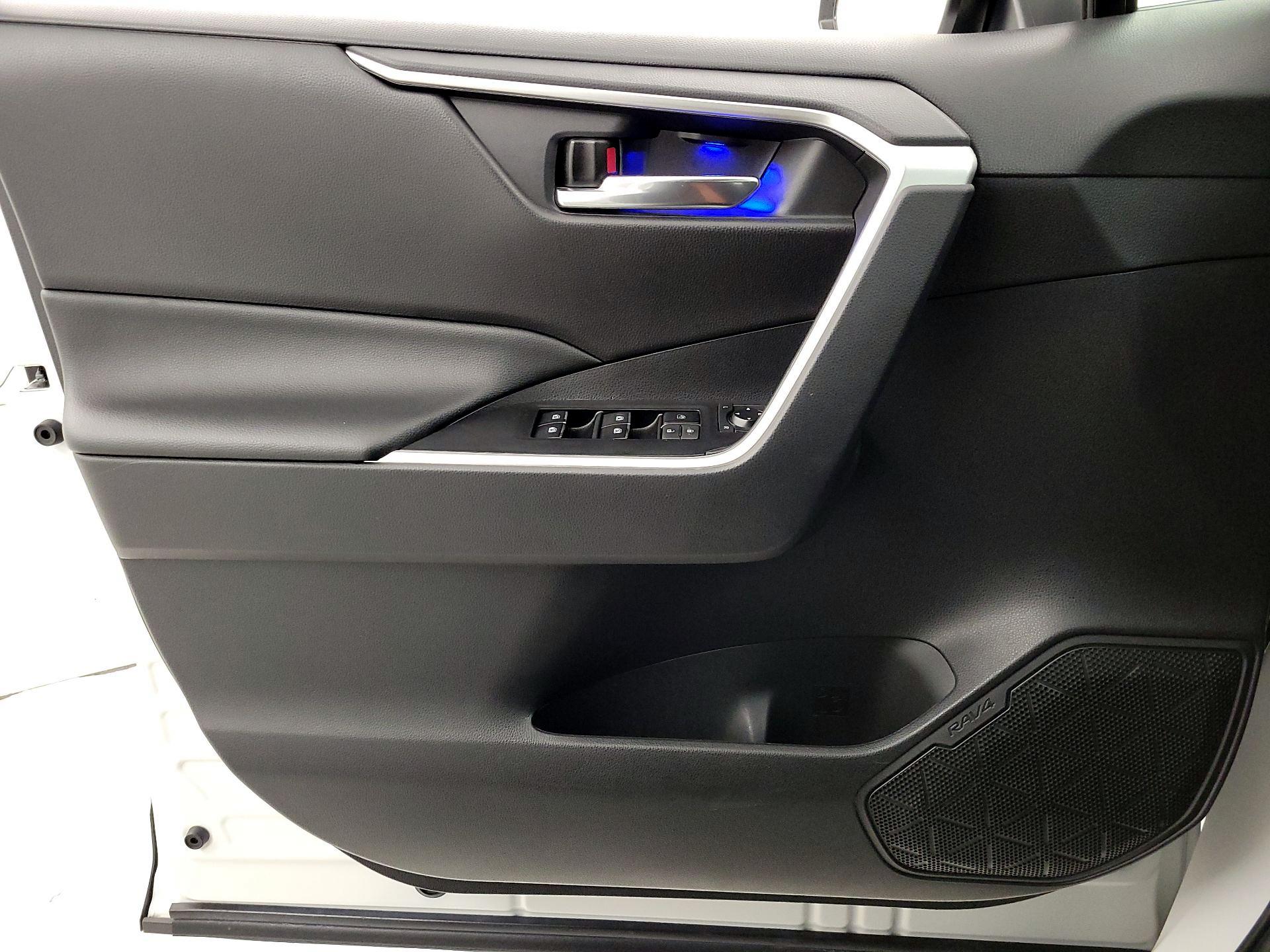 Thumbnail: 2021 Toyota RAV4 - 12