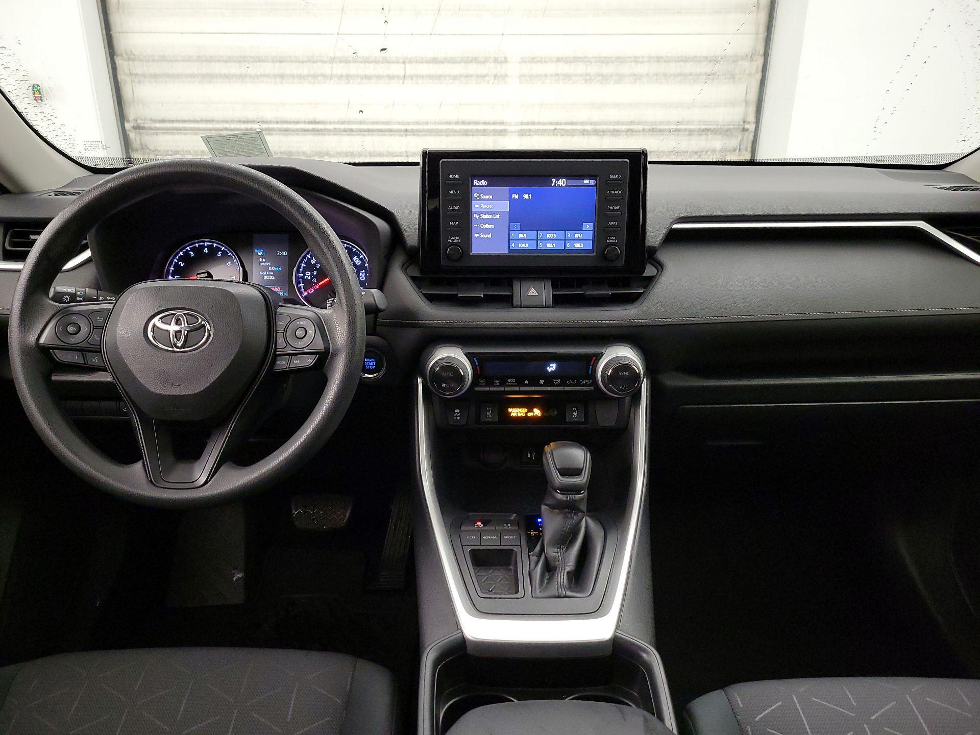 Thumbnail: 2019 Toyota RAV4 - 9
