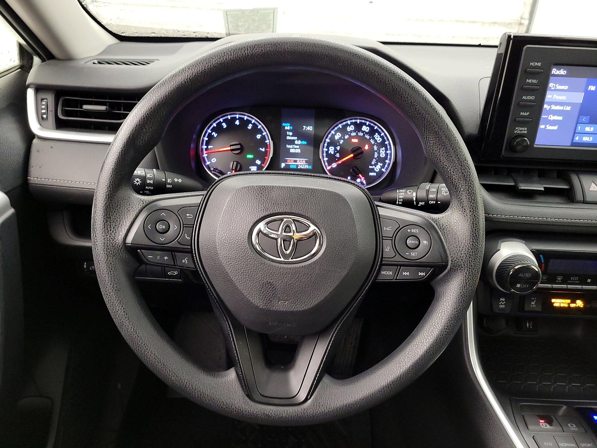 Thumbnail: 2019 Toyota RAV4 - 10