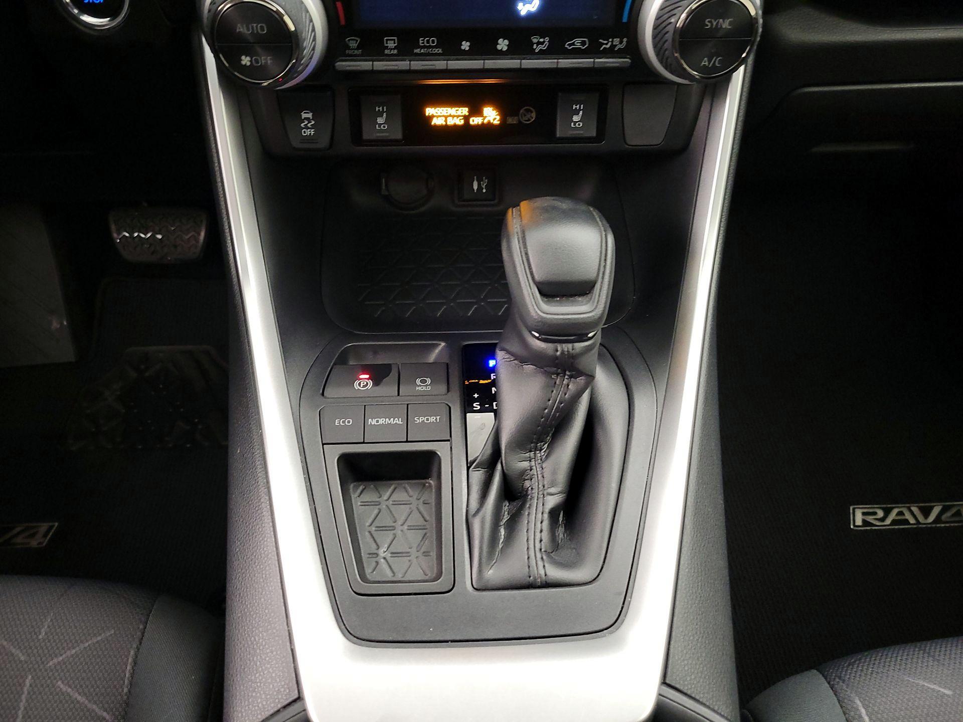 Thumbnail: 2019 Toyota RAV4 - 17