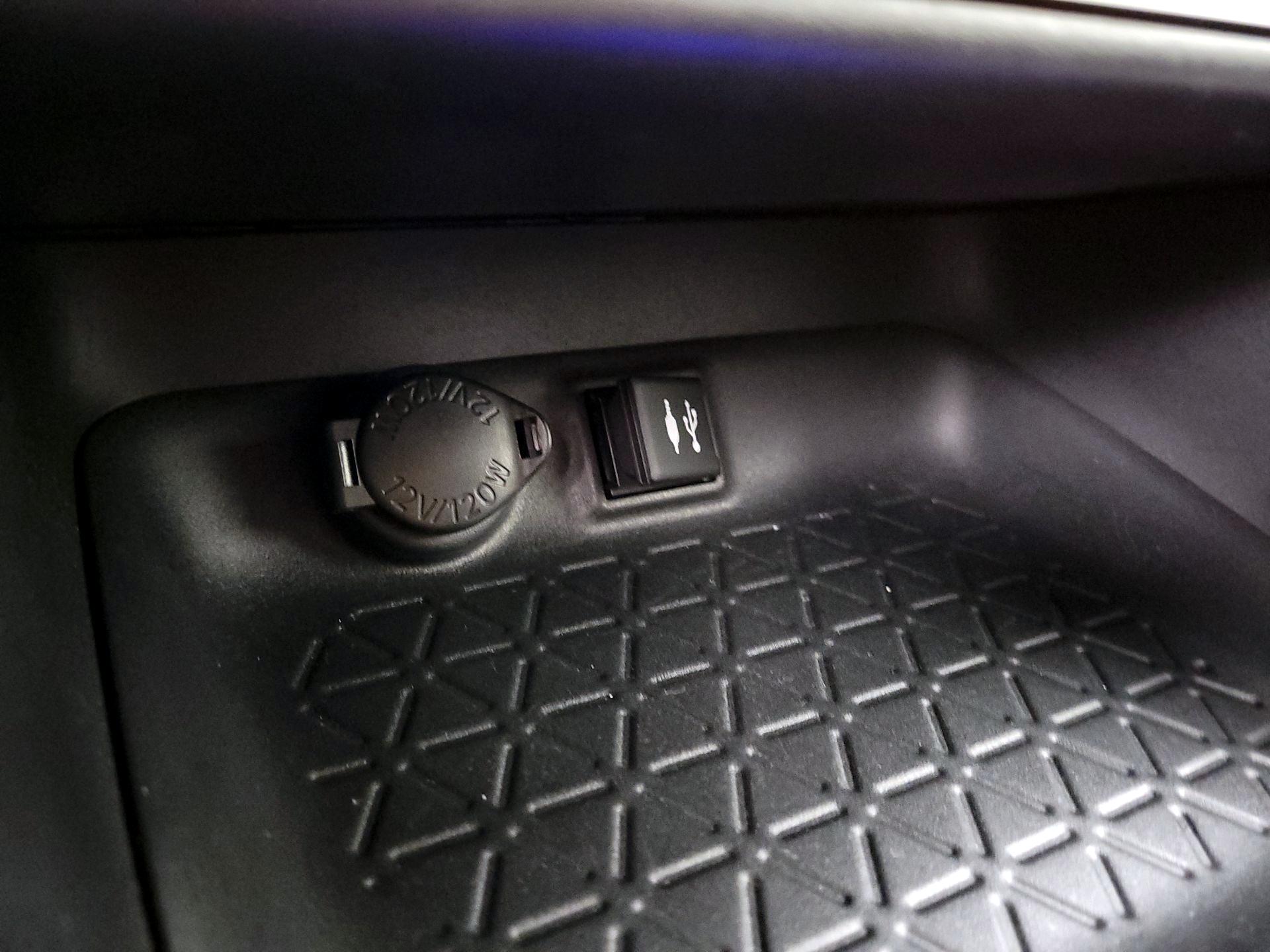 Thumbnail: 2019 Toyota RAV4 - 18