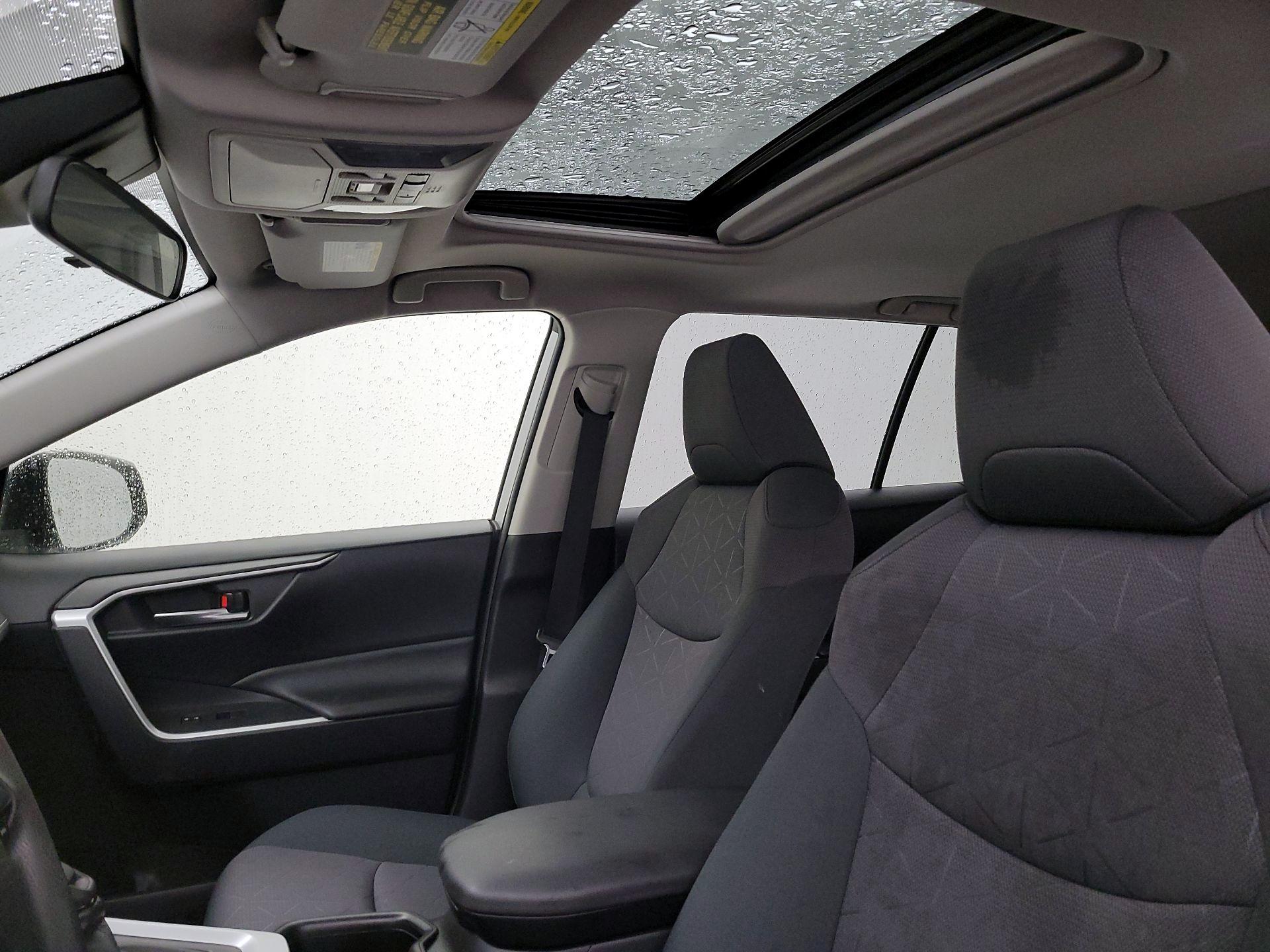 Thumbnail: 2019 Toyota RAV4 - 19