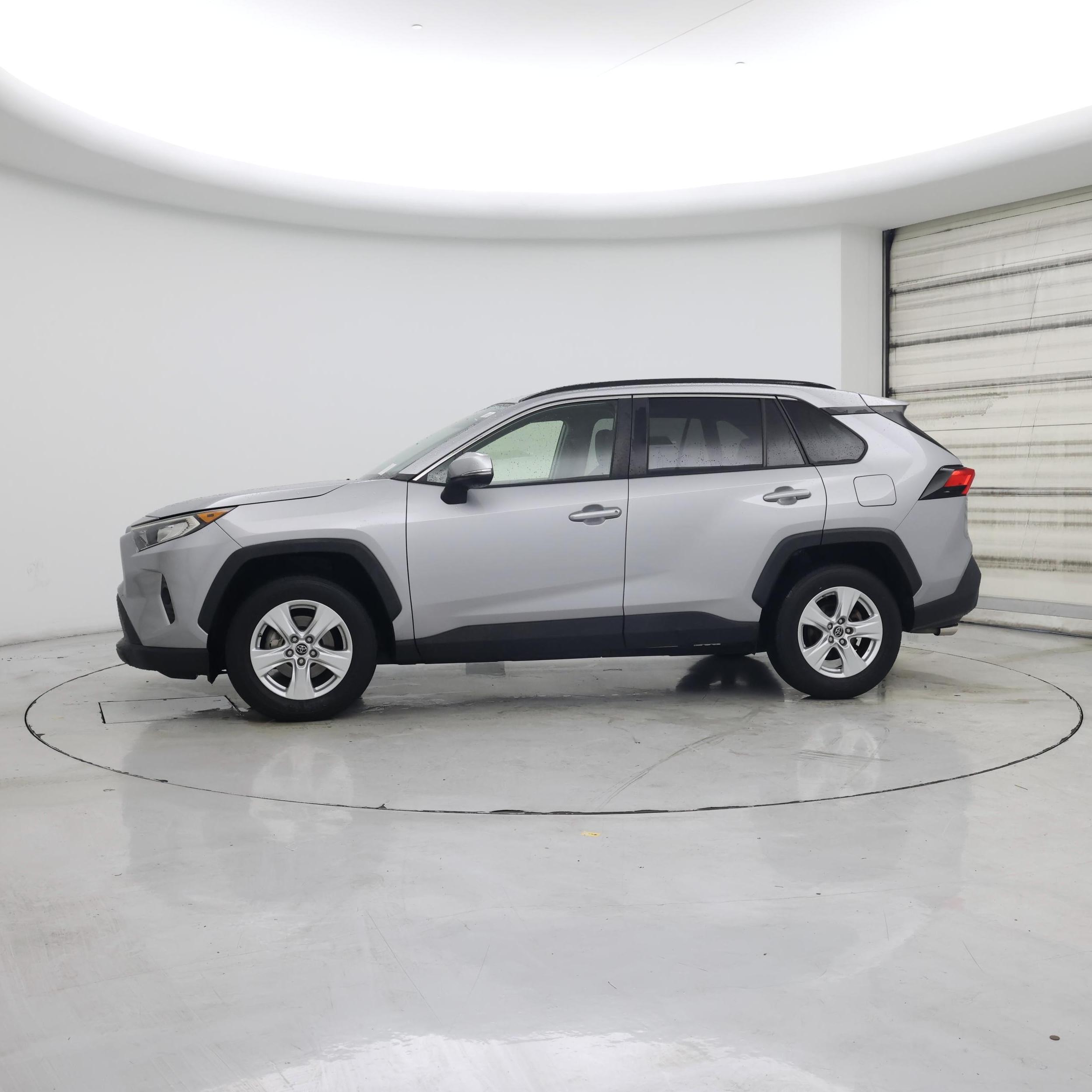 Thumbnail: 2019 Toyota RAV4 - 3