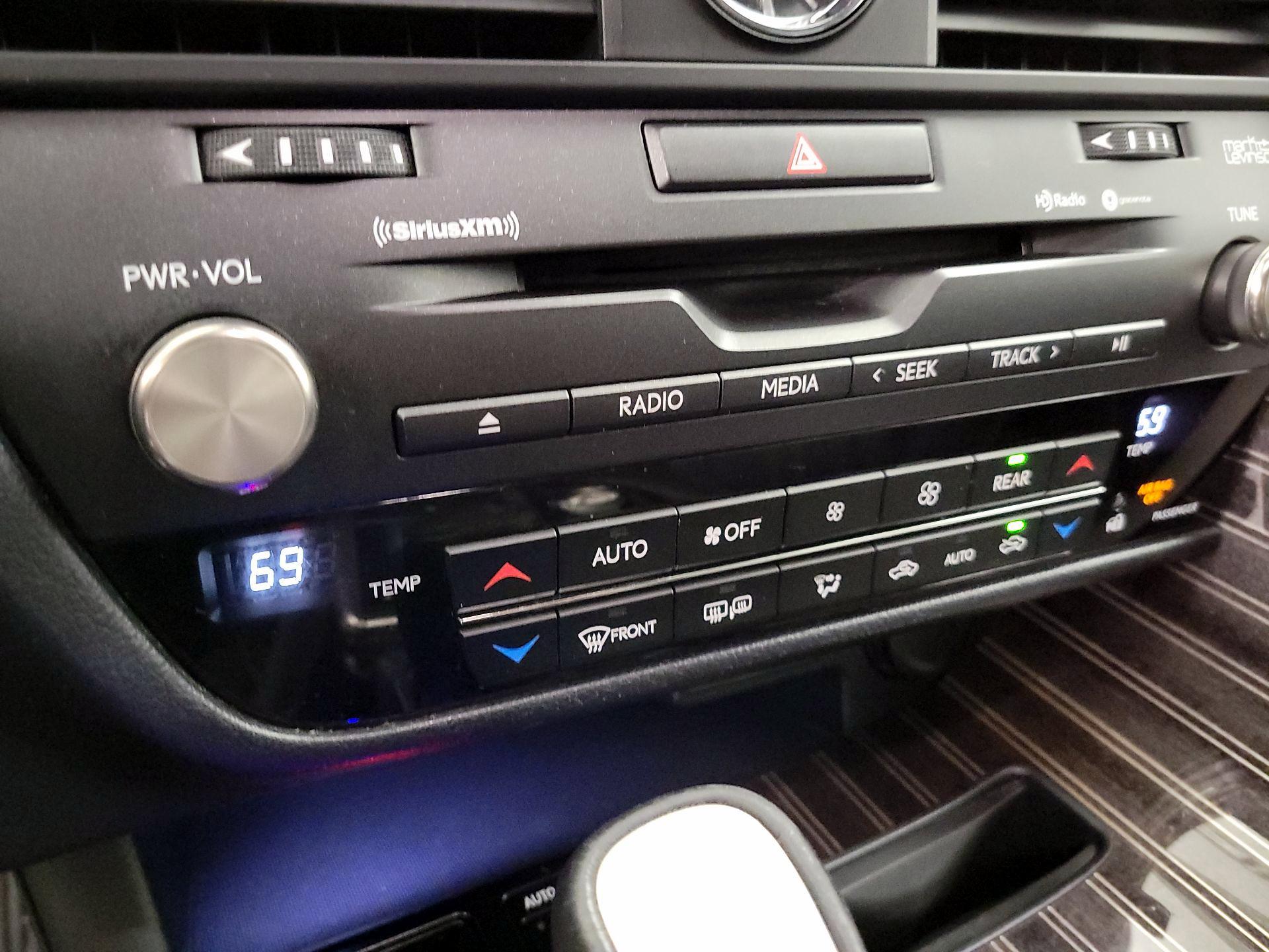 Thumbnail: 2020 Lexus RX - 17