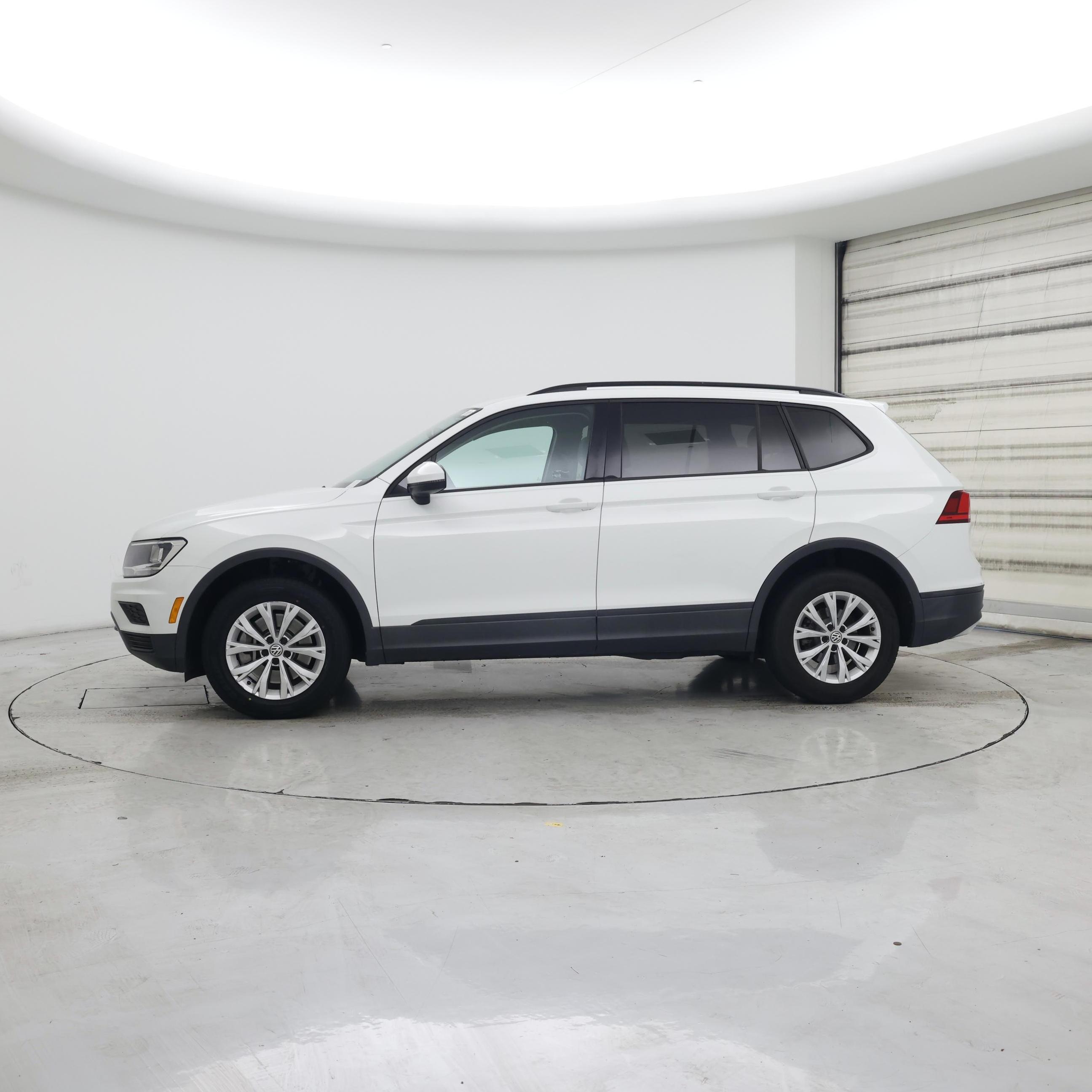 Thumbnail: 2020 Volkswagen Tiguan - 3