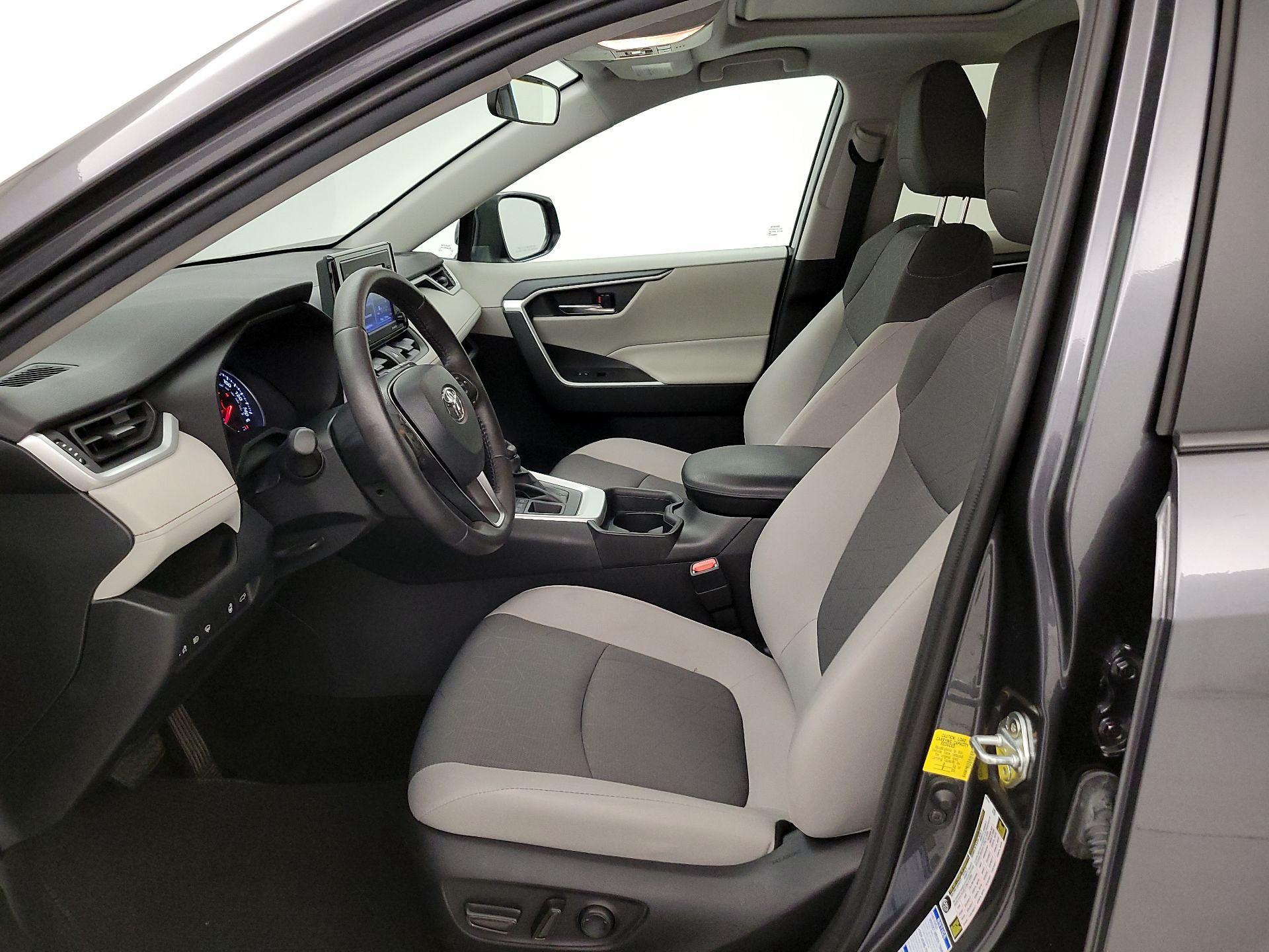 Thumbnail: 2021 Toyota RAV4 - 11