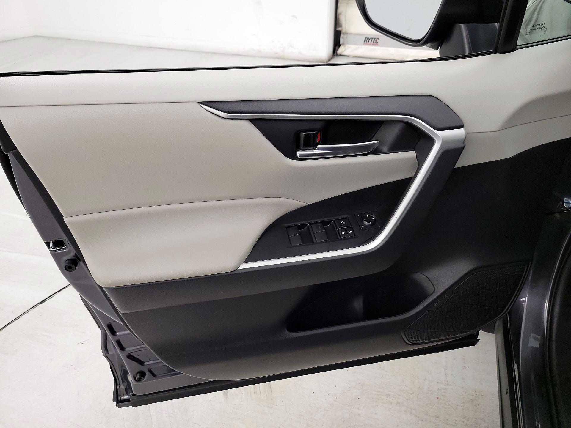Thumbnail: 2021 Toyota RAV4 - 12