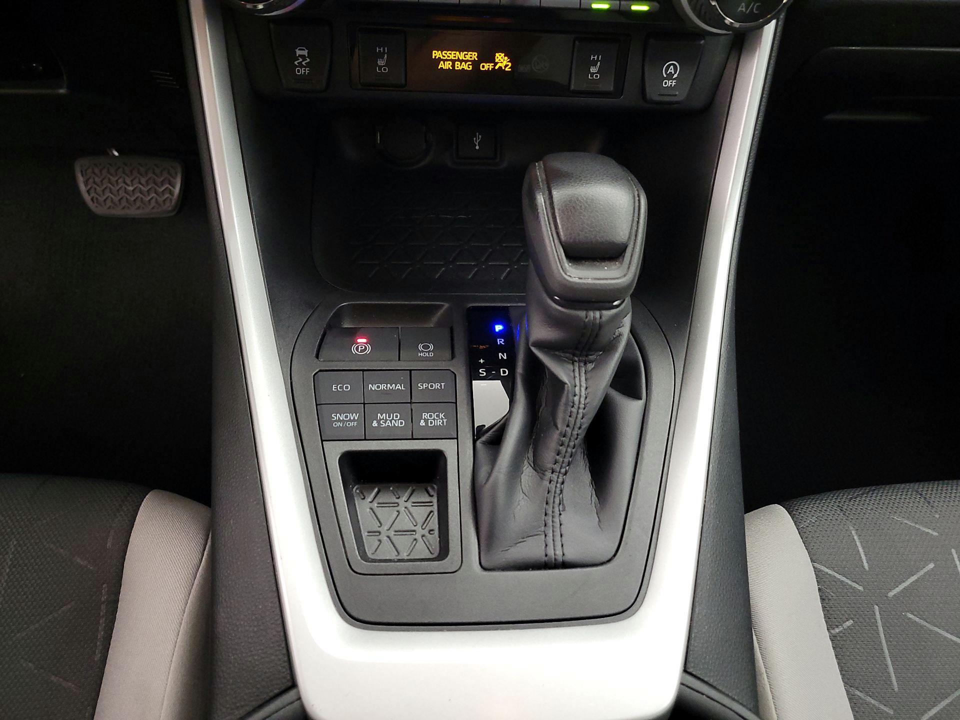Thumbnail: 2021 Toyota RAV4 - 17