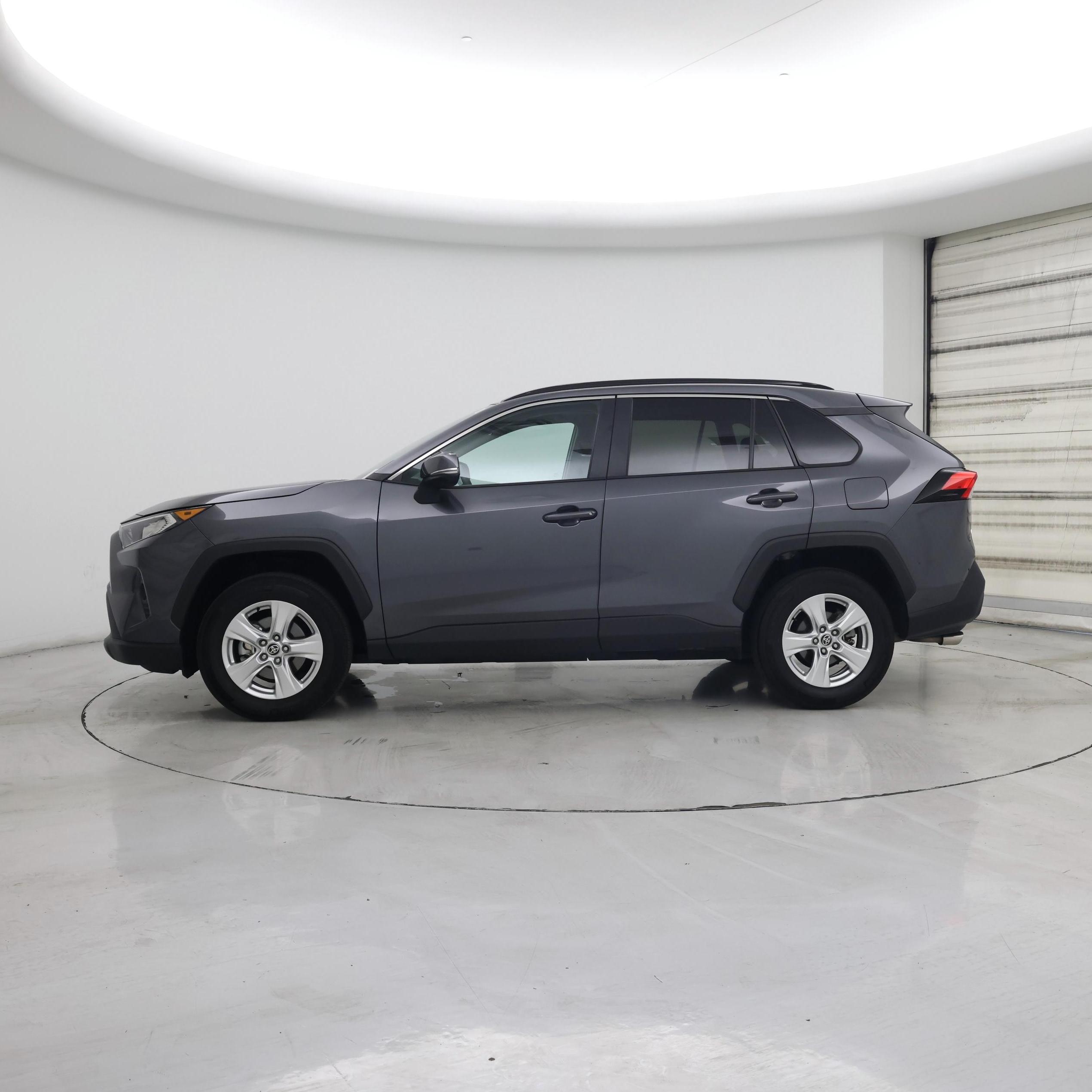 Thumbnail: 2021 Toyota RAV4 - 3