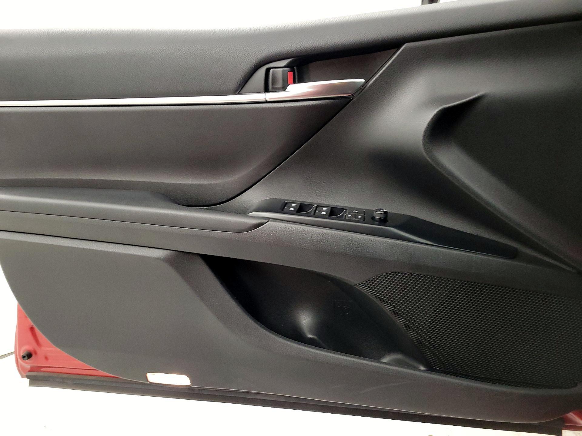 Thumbnail: 2019 Toyota Camry - 12