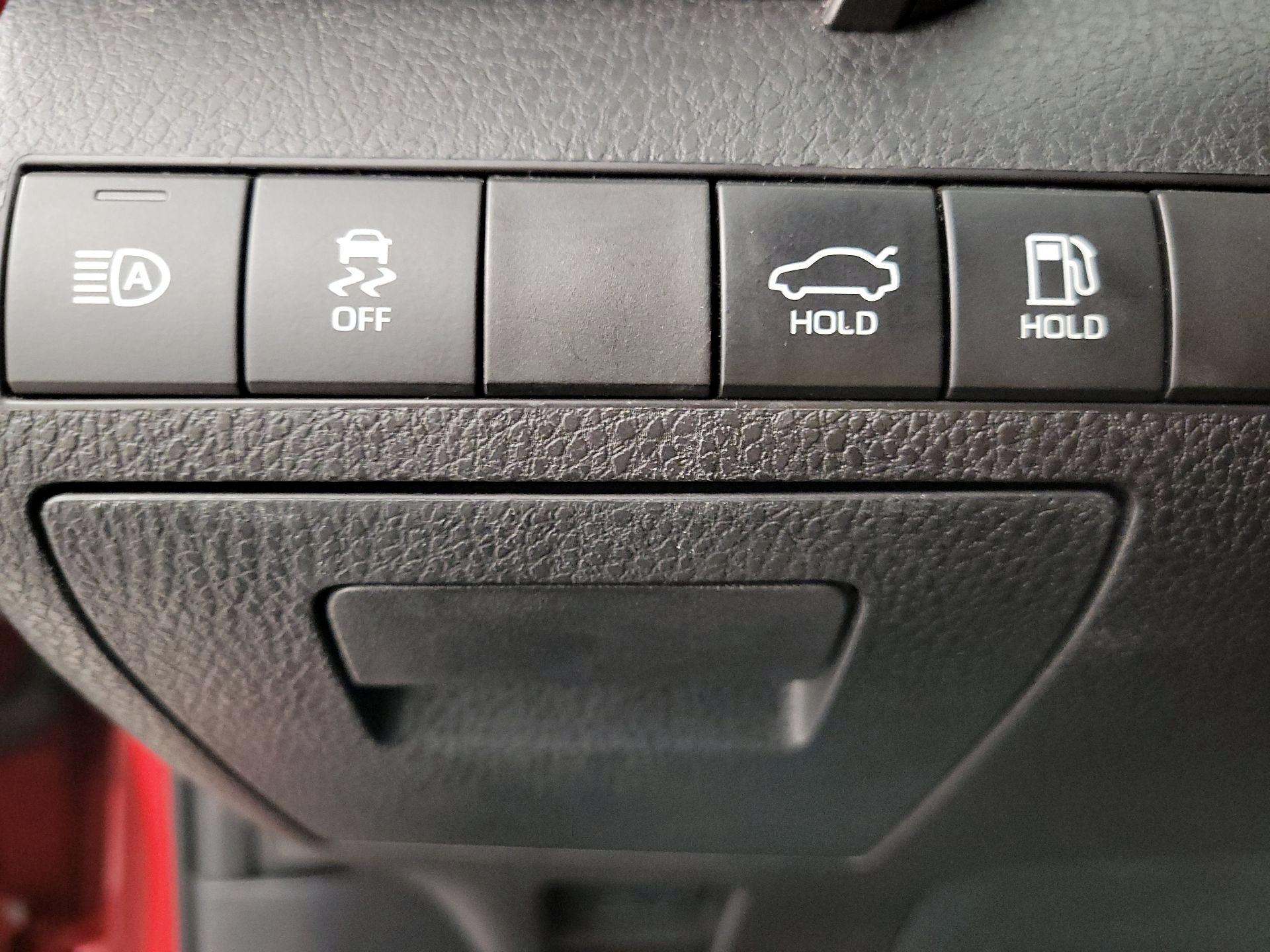 Thumbnail: 2019 Toyota Camry - 13