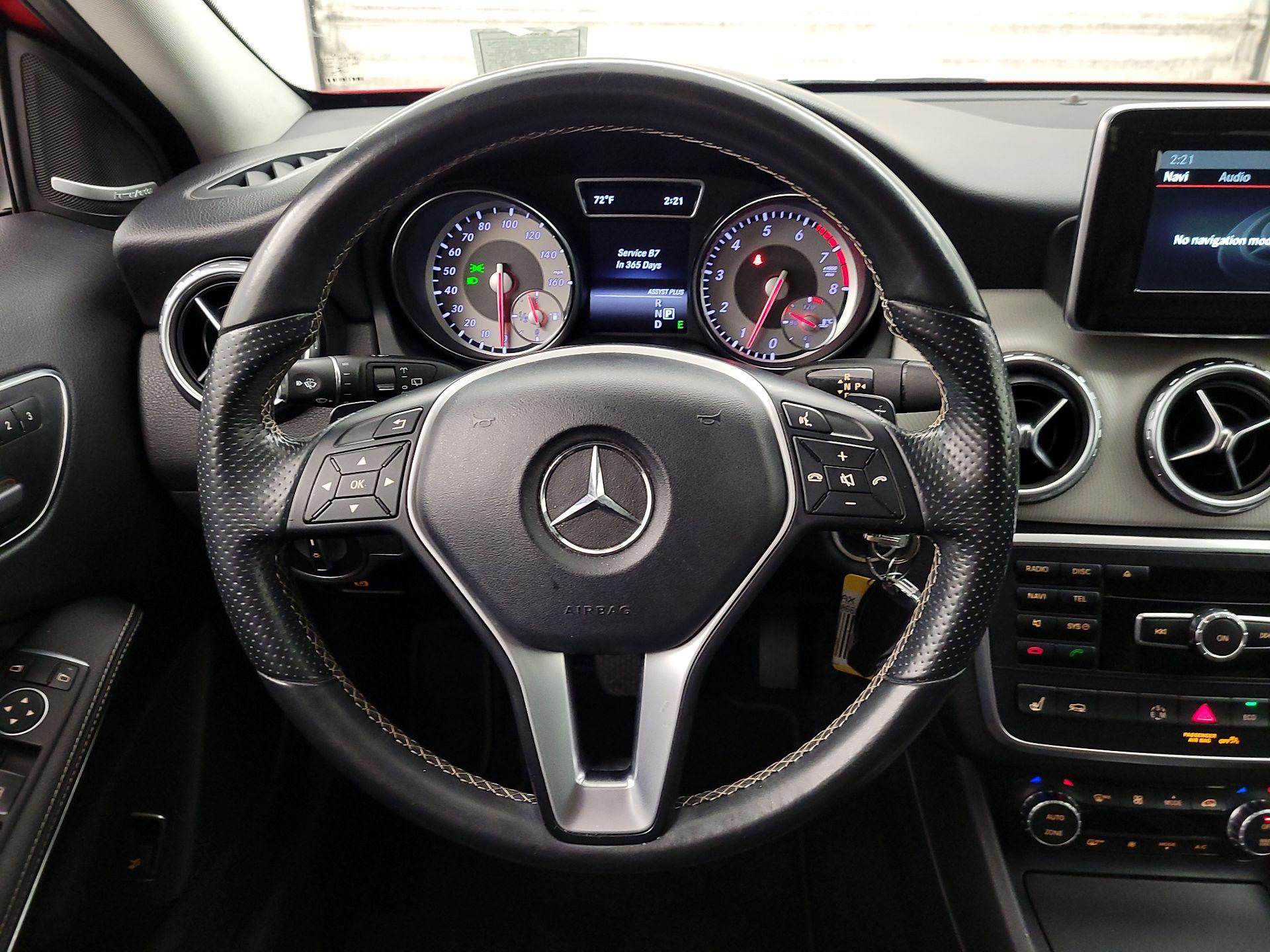 Thumbnail: 2015 Mercedes-Benz GLA - 10