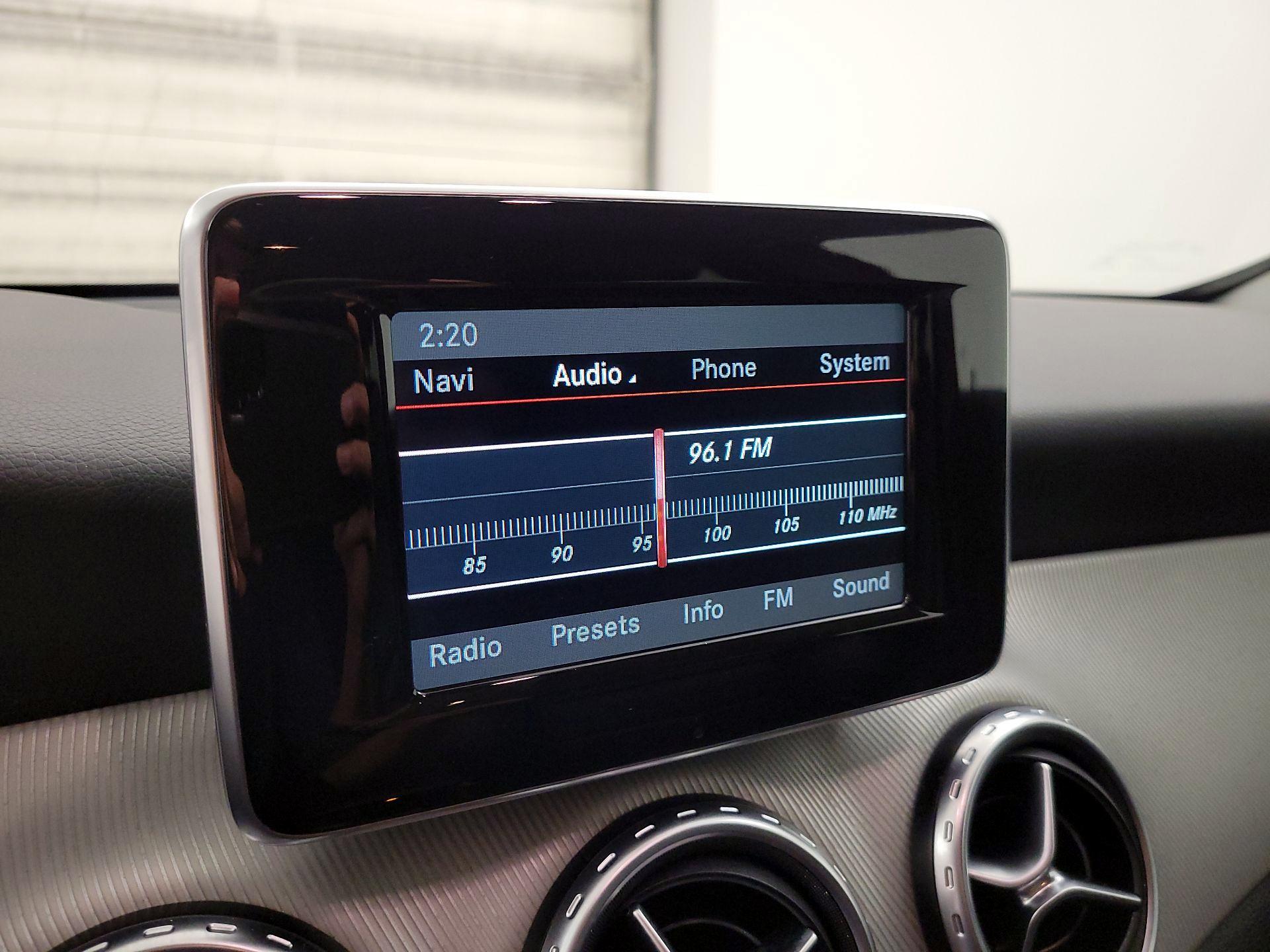 Thumbnail: 2015 Mercedes-Benz GLA - 15