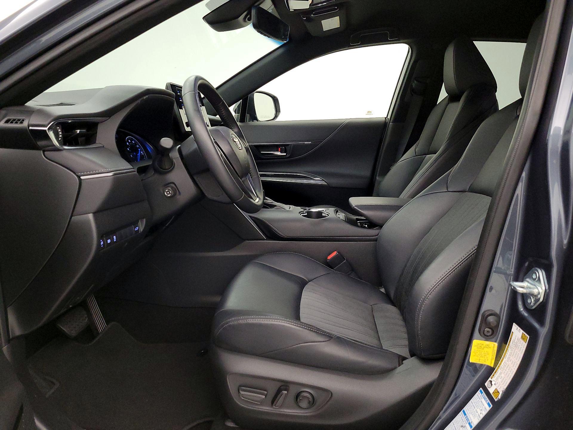 Thumbnail: 2021 Toyota Venza - 11