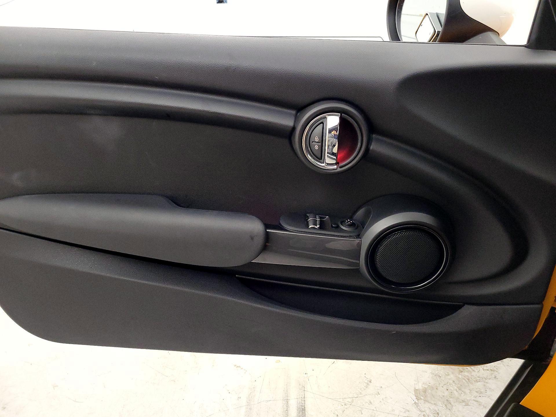 Thumbnail: 2015 MINI Cooper Hardtop - 12