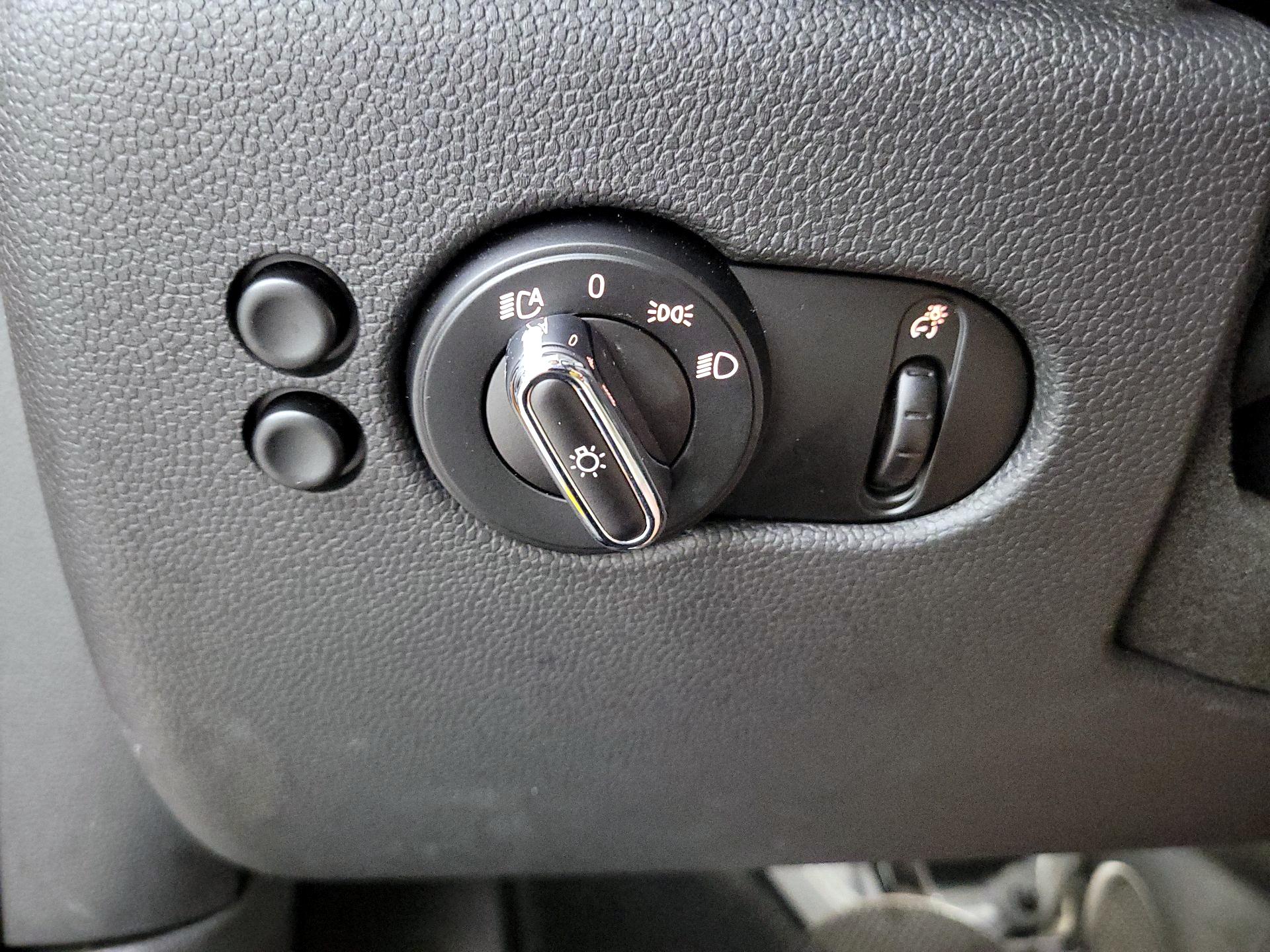 Thumbnail: 2015 MINI Cooper Hardtop - 13