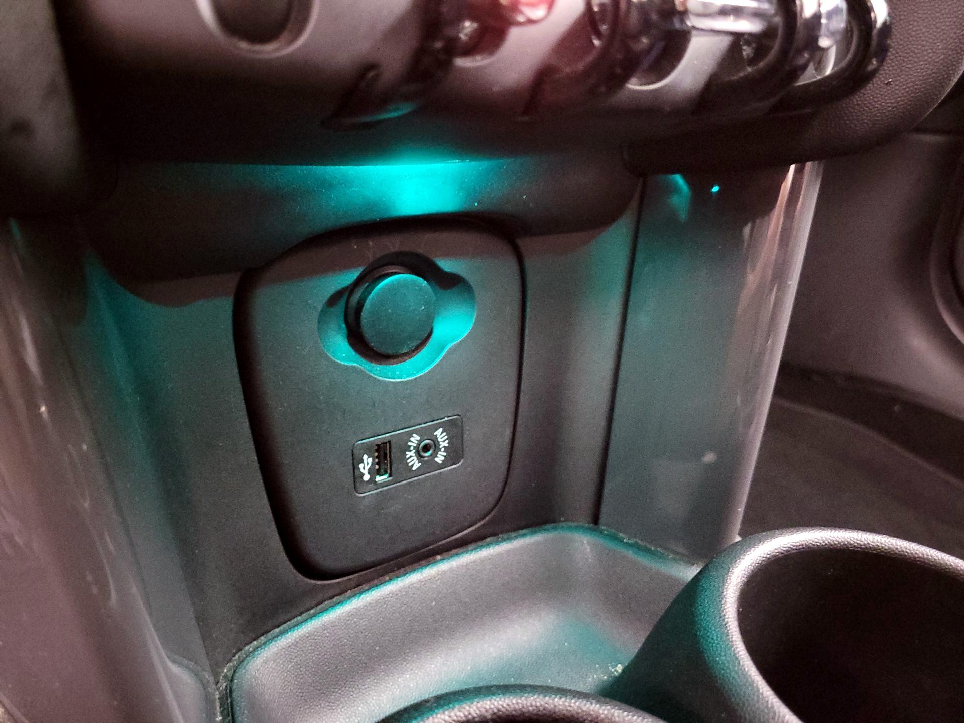 Thumbnail: 2015 MINI Cooper Hardtop - 17
