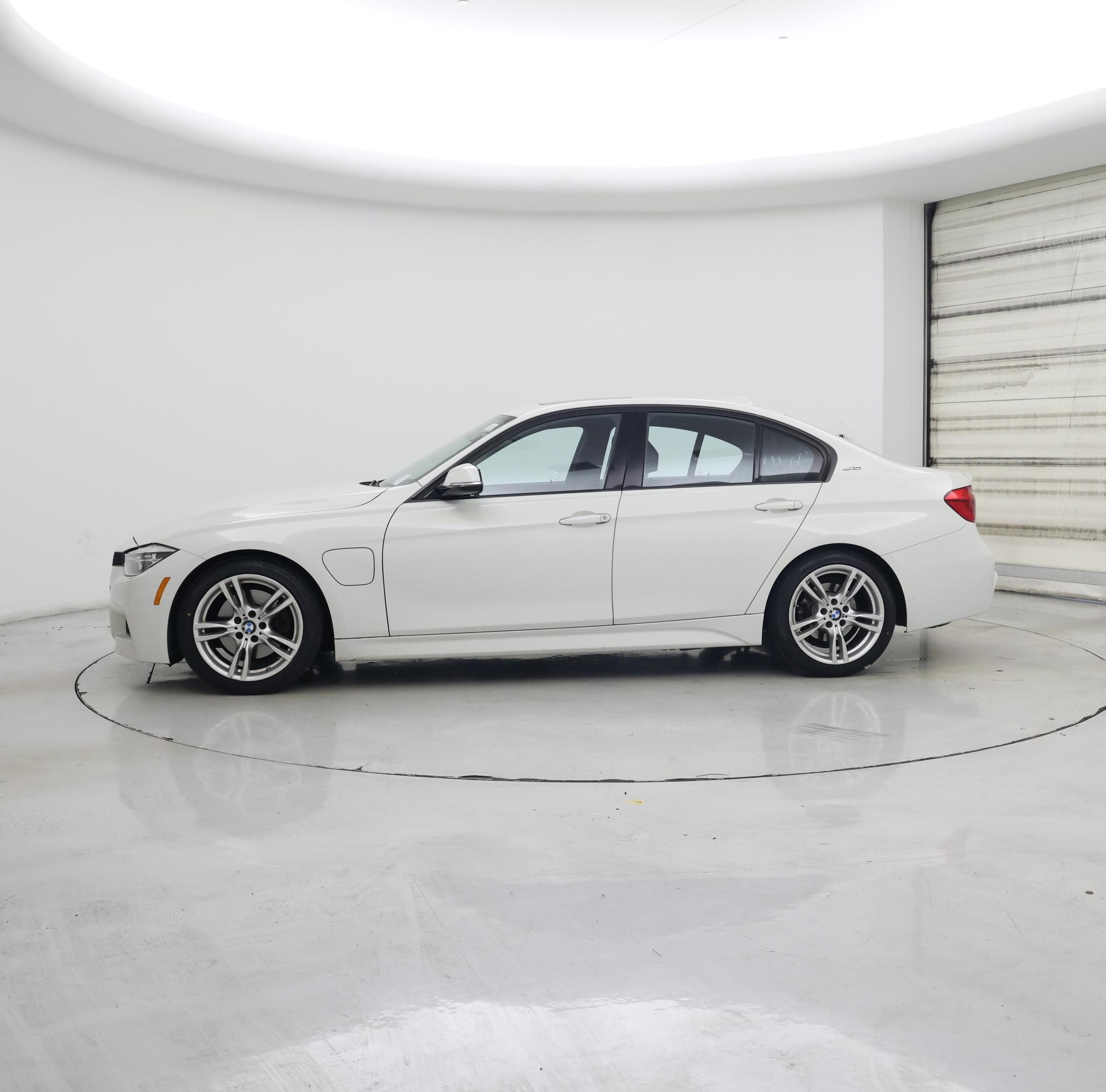 Thumbnail: 2018 BMW 3 Series - 3