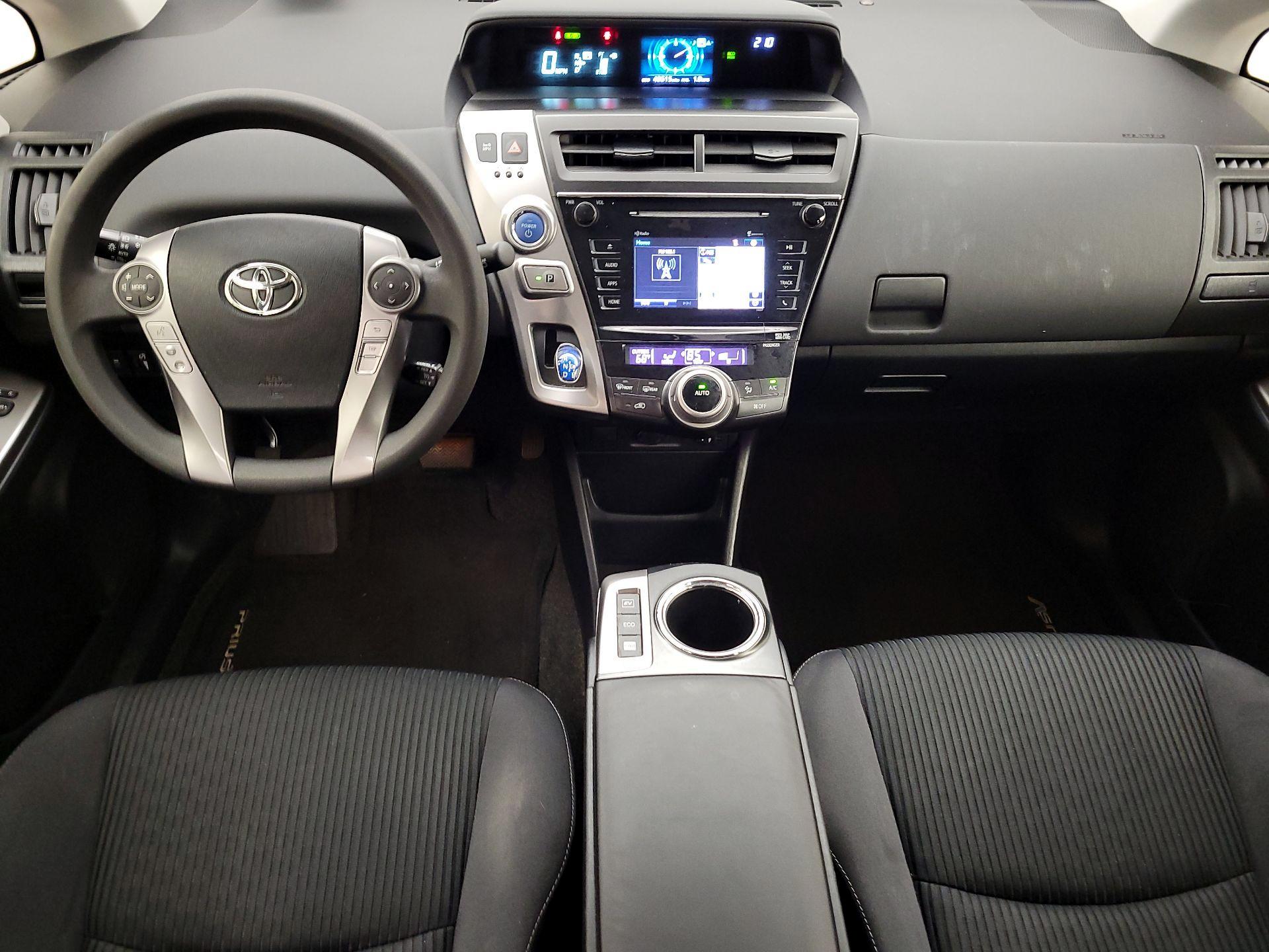 Thumbnail: 2015 Toyota Prius v - 9