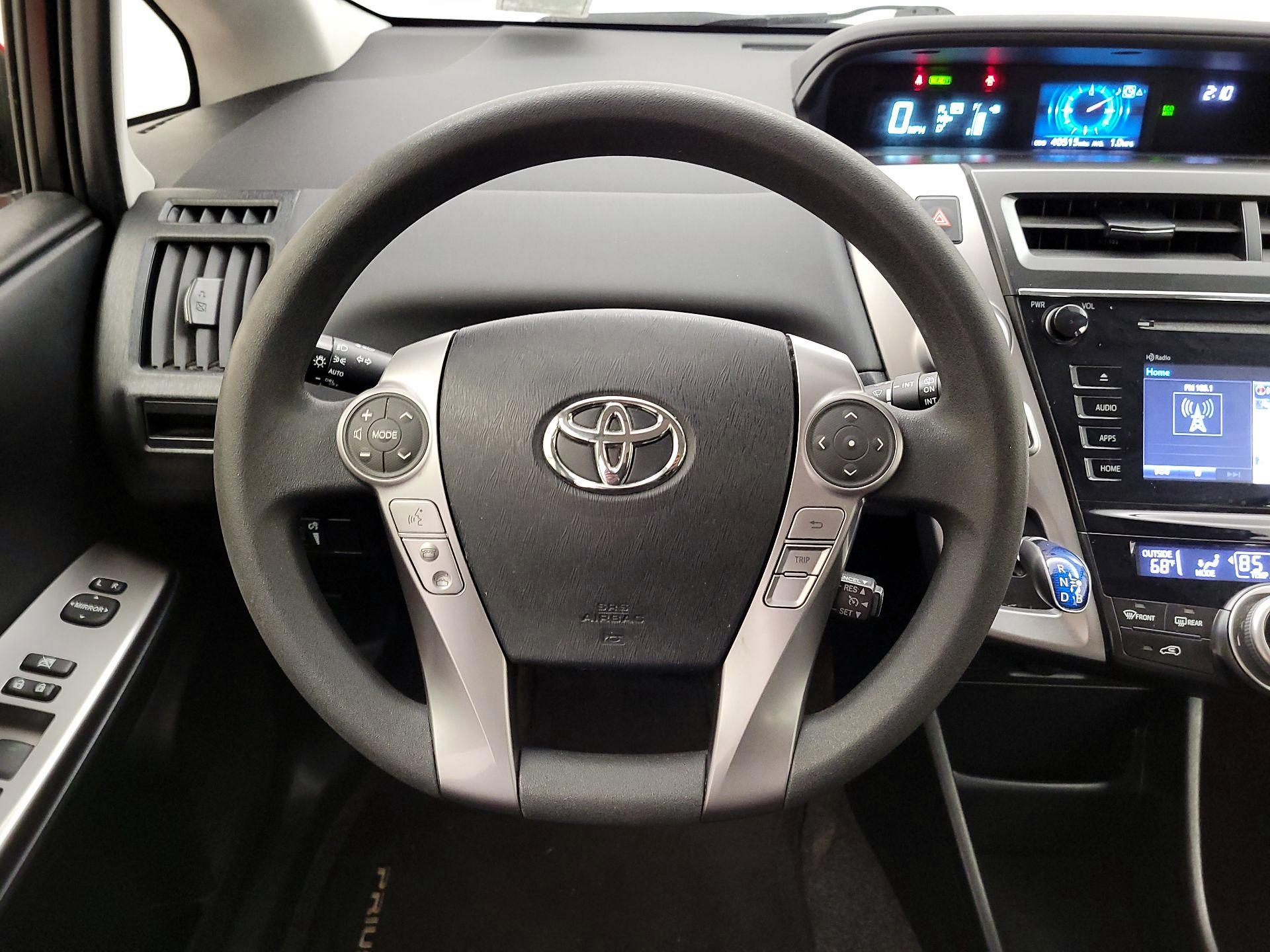 Thumbnail: 2015 Toyota Prius v - 10