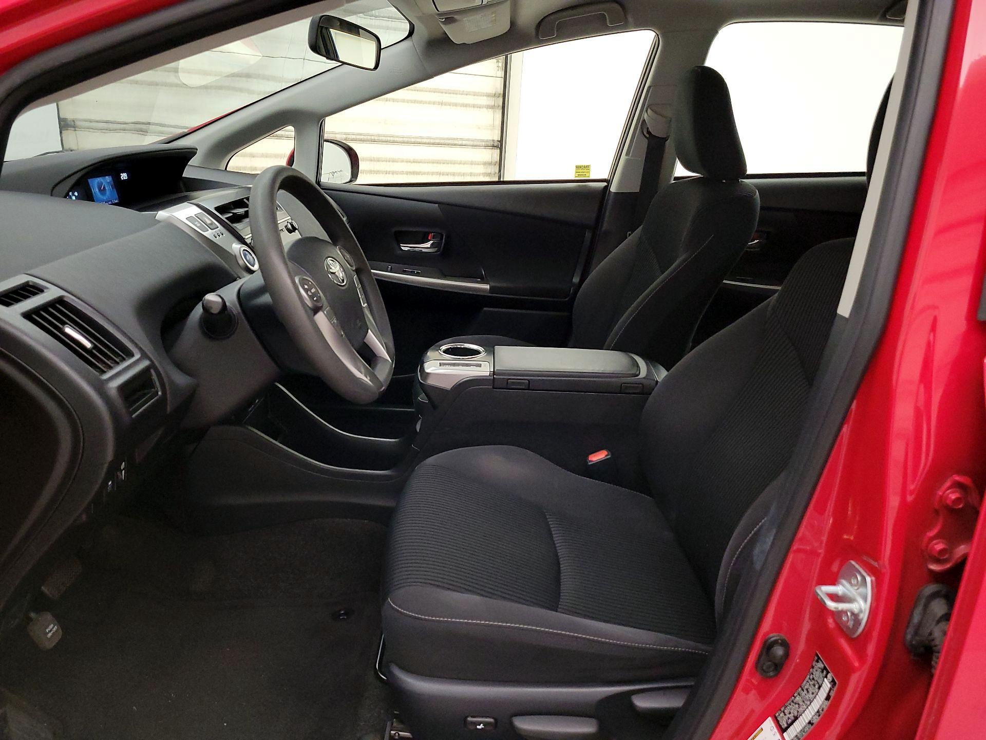 Thumbnail: 2015 Toyota Prius v - 11