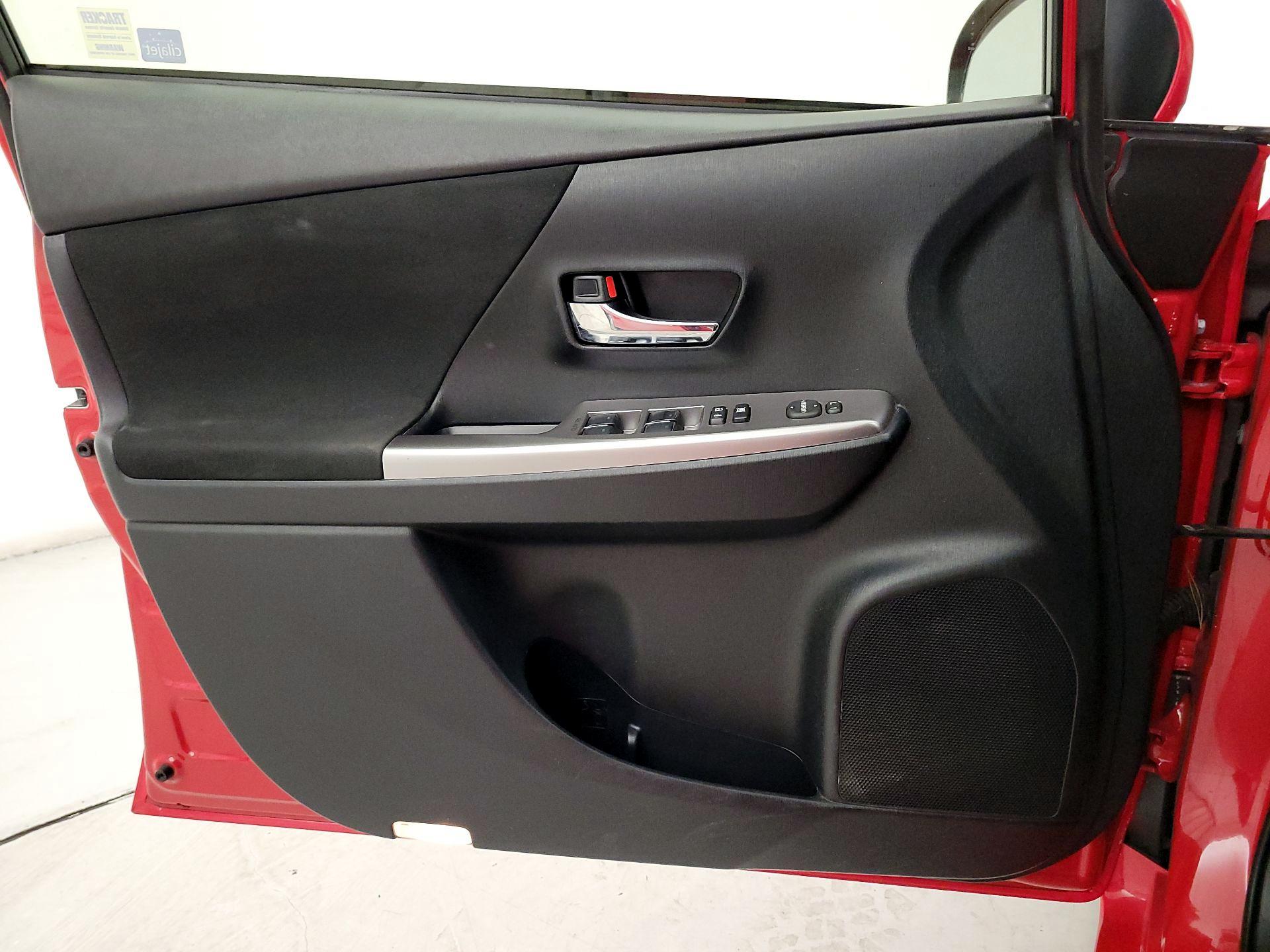 Thumbnail: 2015 Toyota Prius v - 12