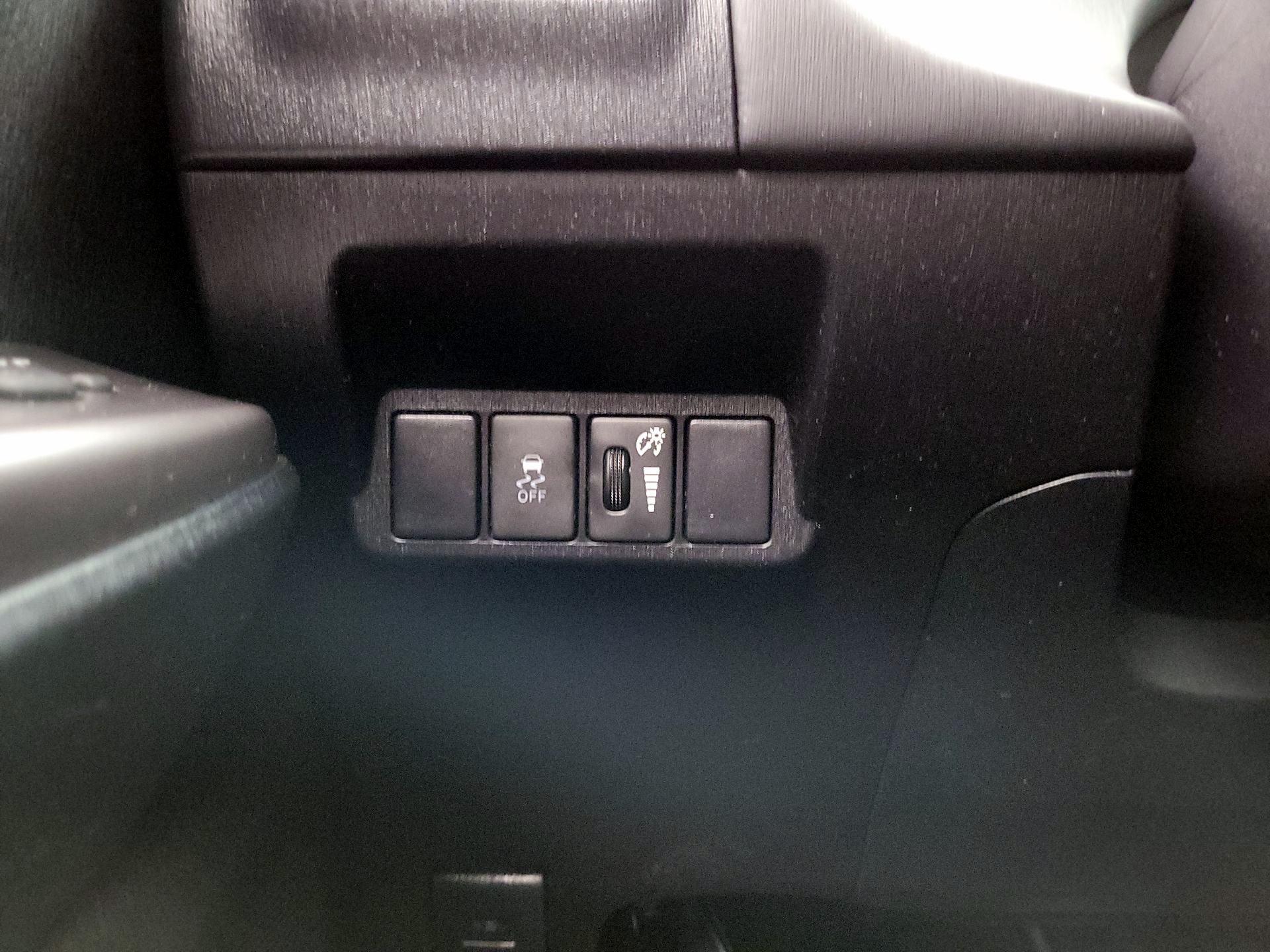 Thumbnail: 2015 Toyota Prius v - 13