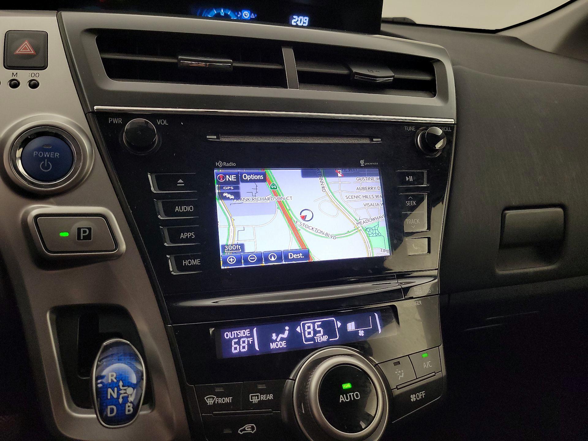 Thumbnail: 2015 Toyota Prius v - 14