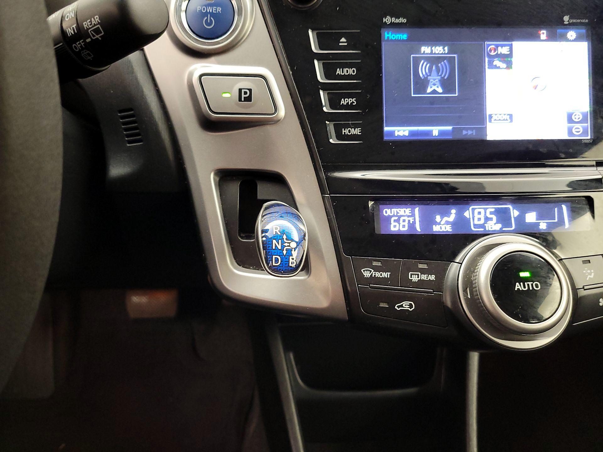 Thumbnail: 2015 Toyota Prius v - 18