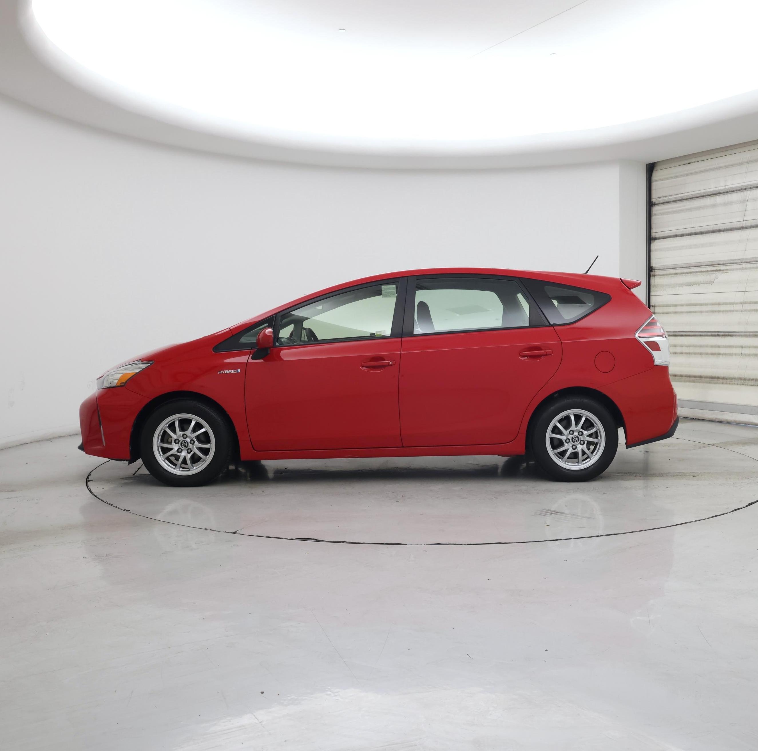 Thumbnail: 2015 Toyota Prius v - 3