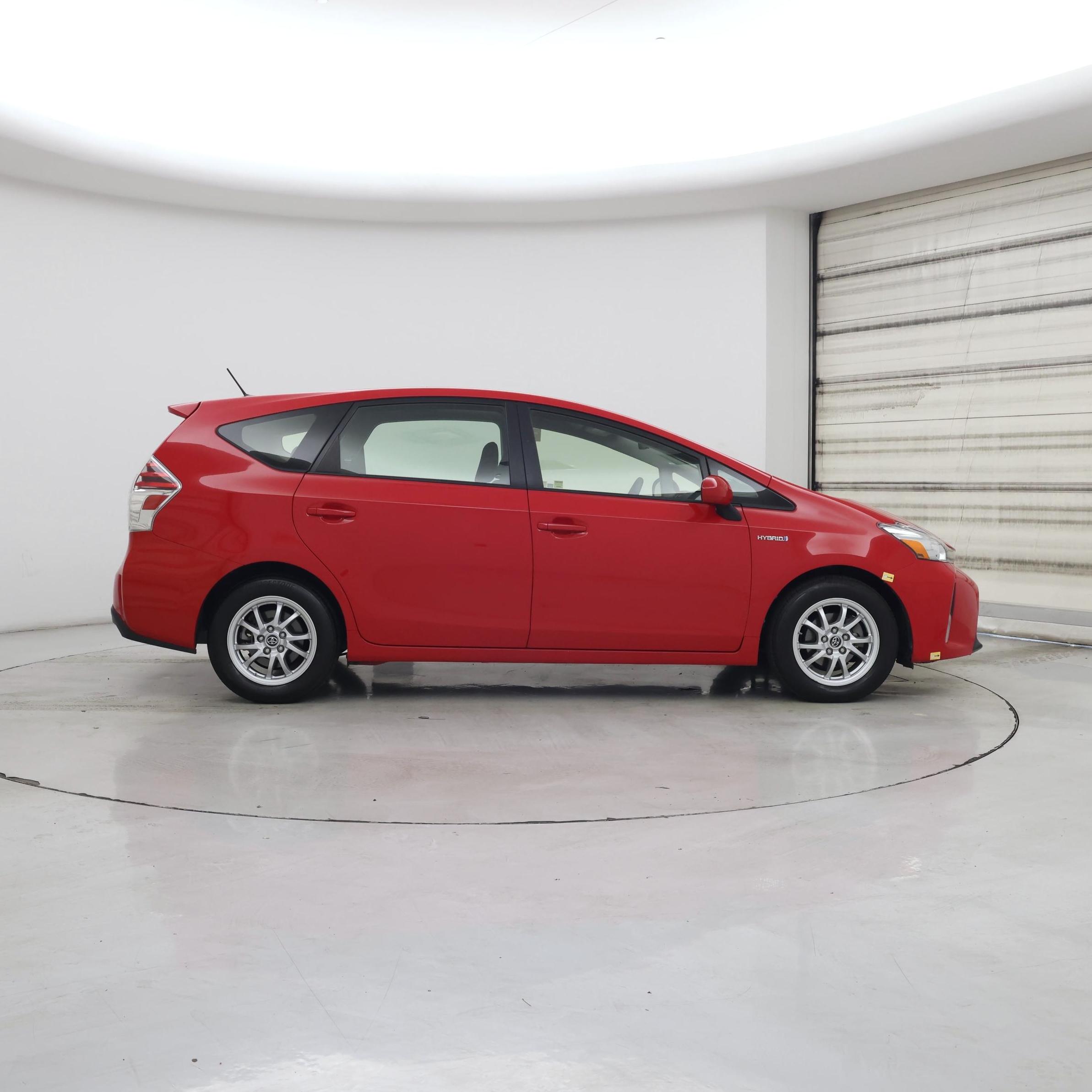 Thumbnail: 2015 Toyota Prius v - 7