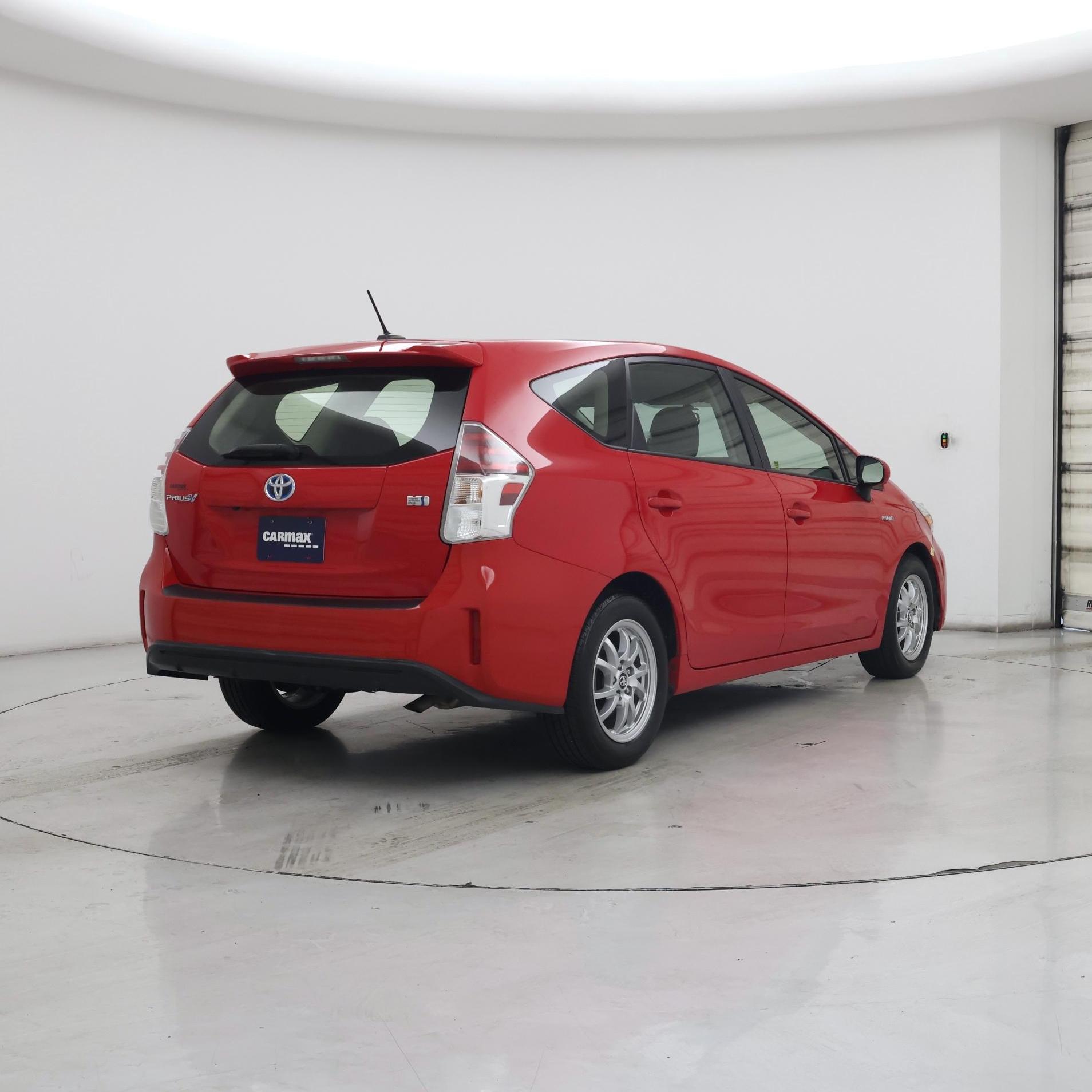 Thumbnail: 2015 Toyota Prius v - 8