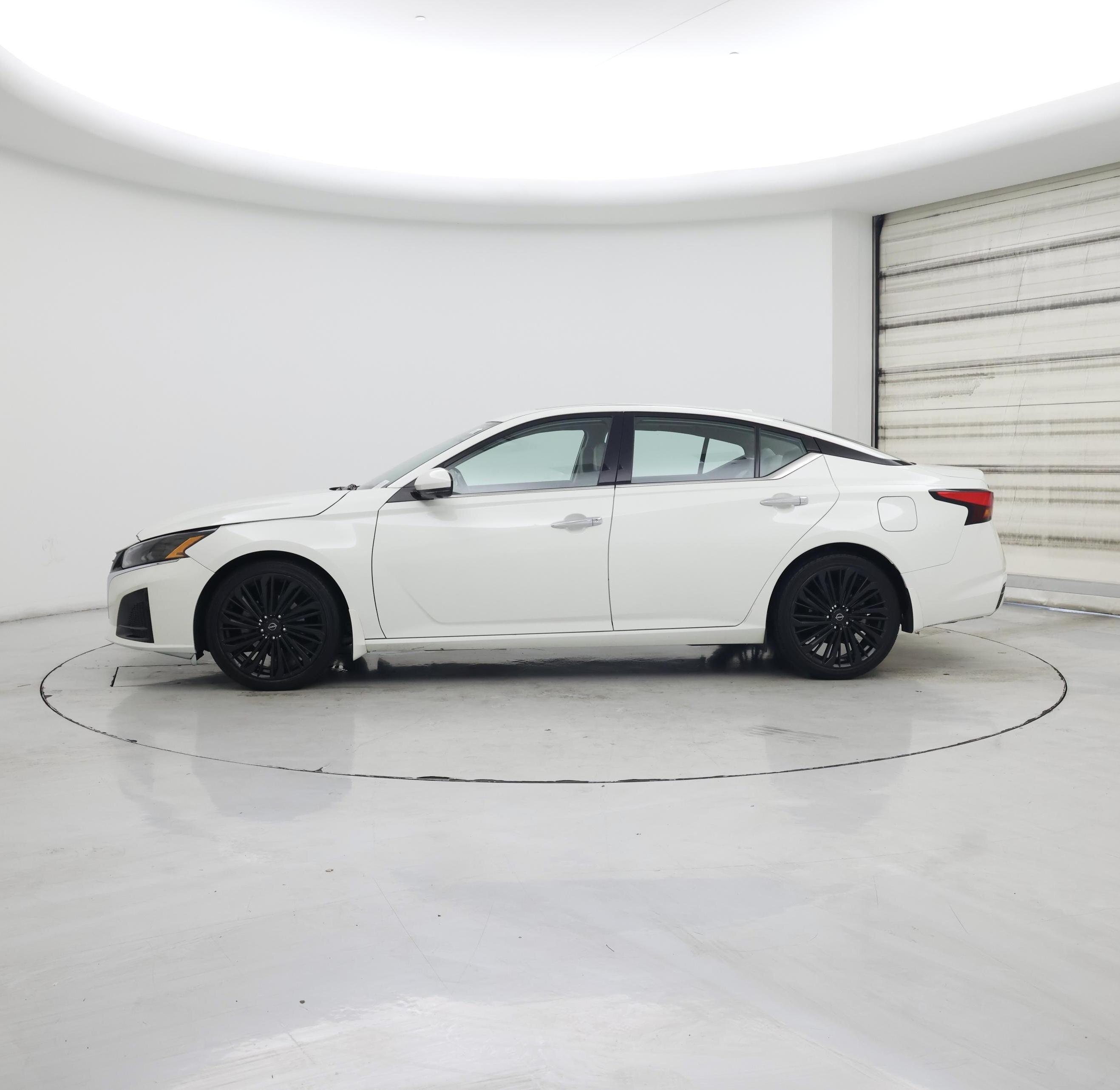 Thumbnail: 2023 Nissan Altima - 3