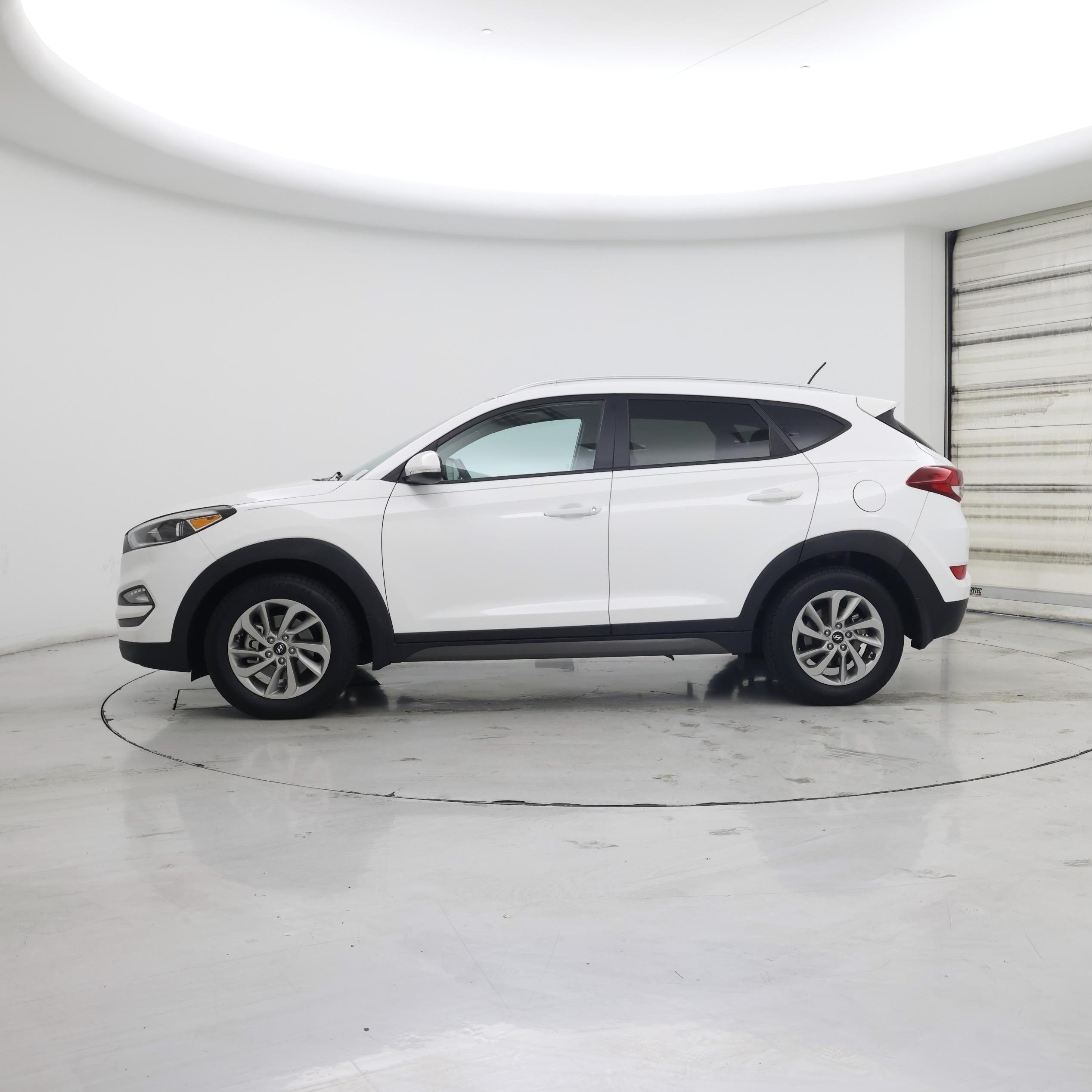 Thumbnail: 2016 Hyundai Tucson - 3