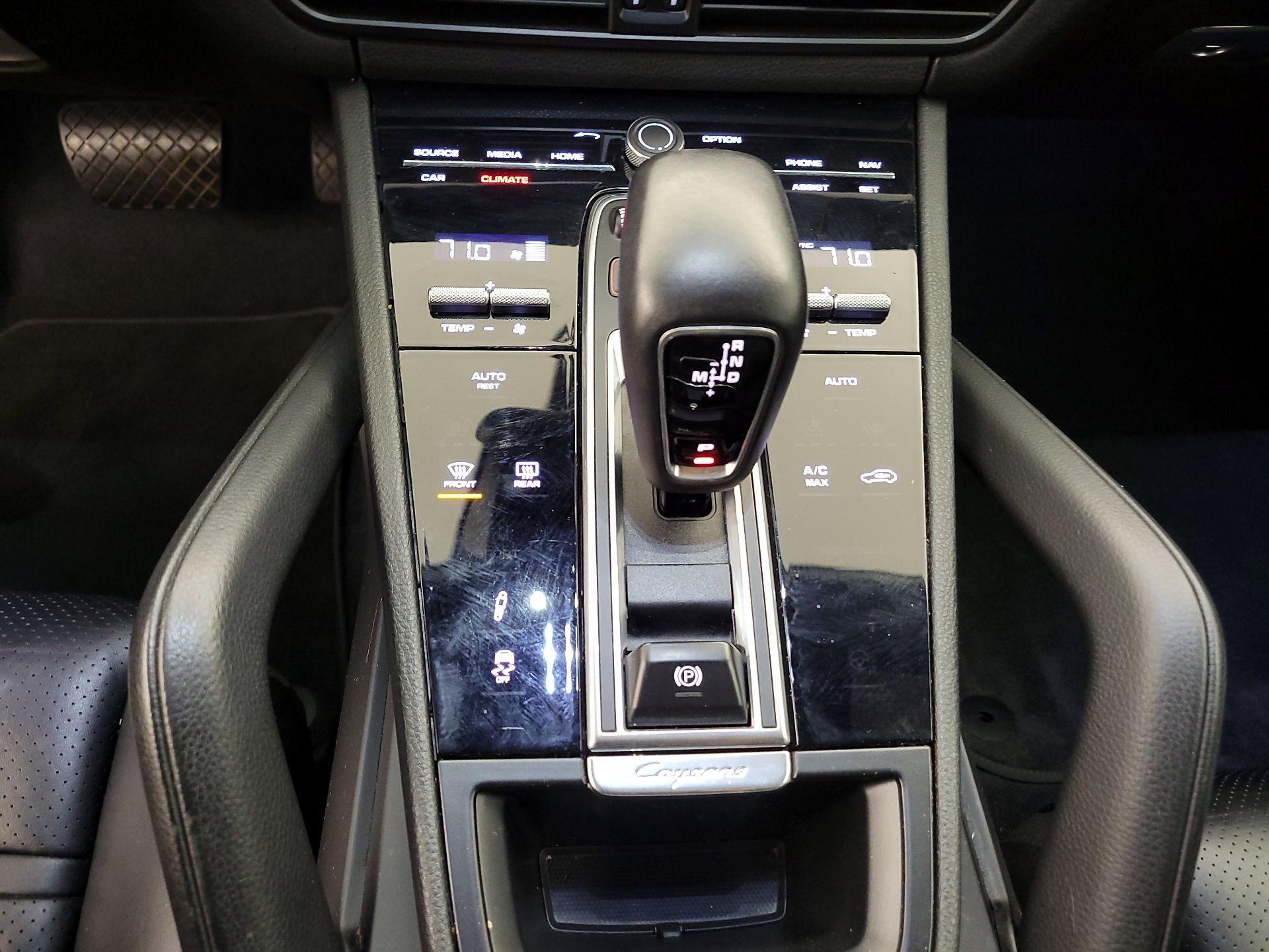 Thumbnail: 2020 Porsche Cayenne - 17