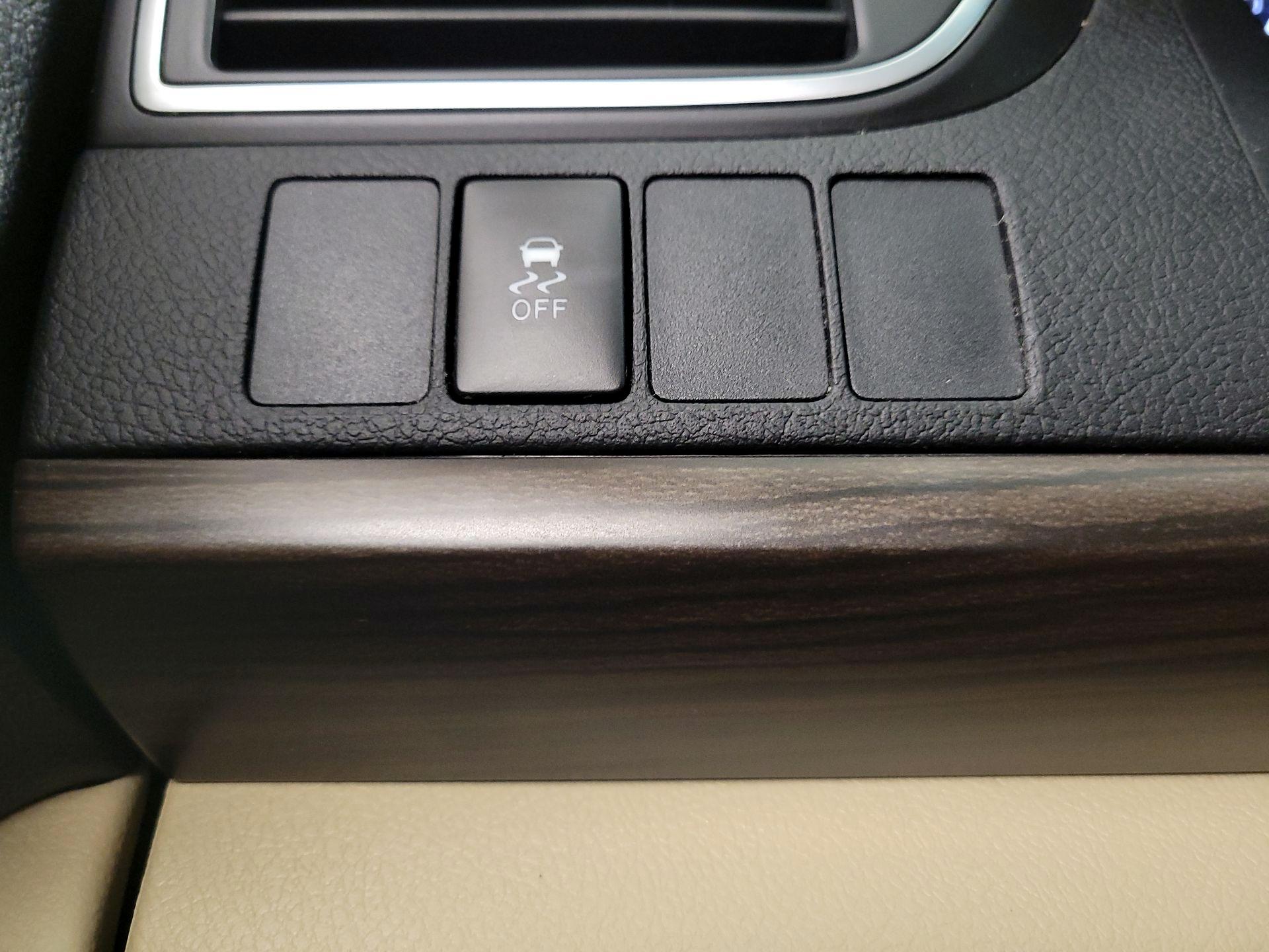 Thumbnail: 2016 Toyota Camry - 13