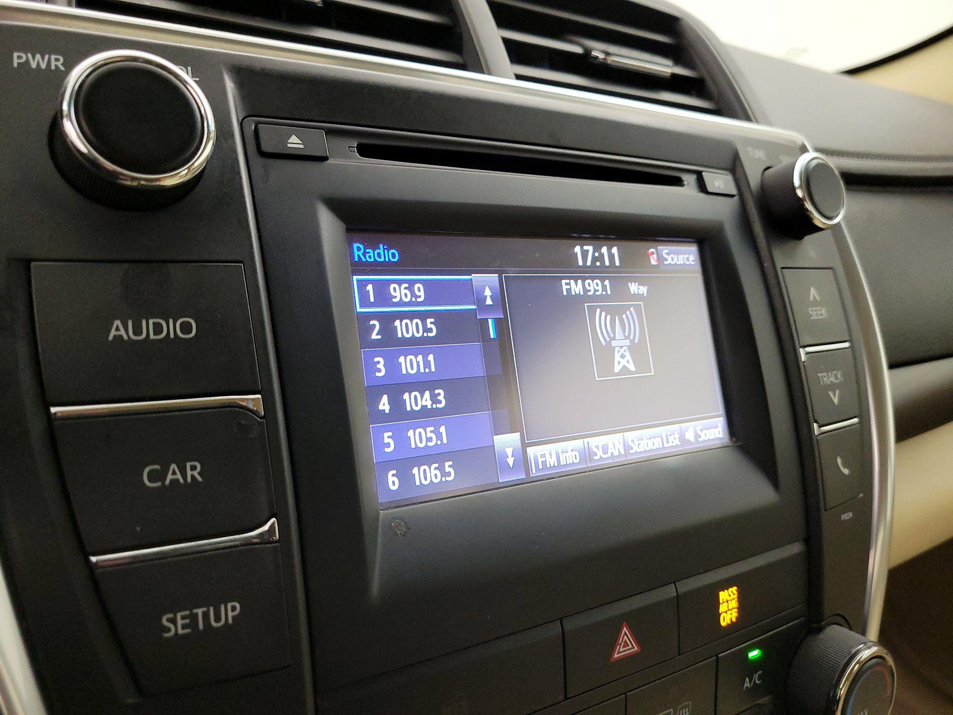 Thumbnail: 2016 Toyota Camry - 15