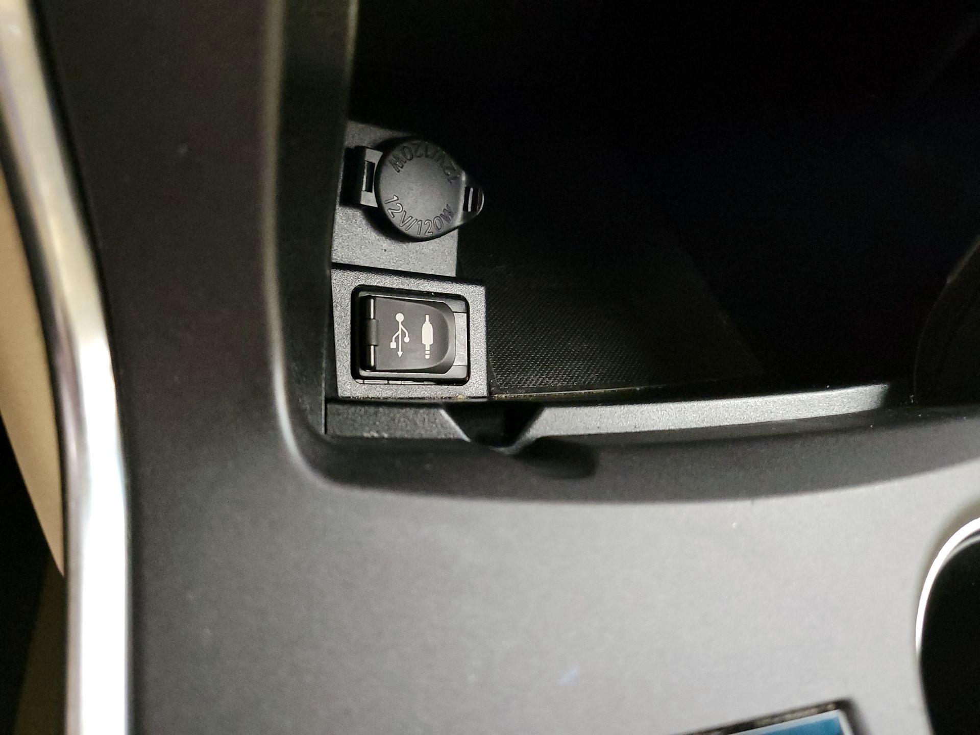 Thumbnail: 2016 Toyota Camry - 18