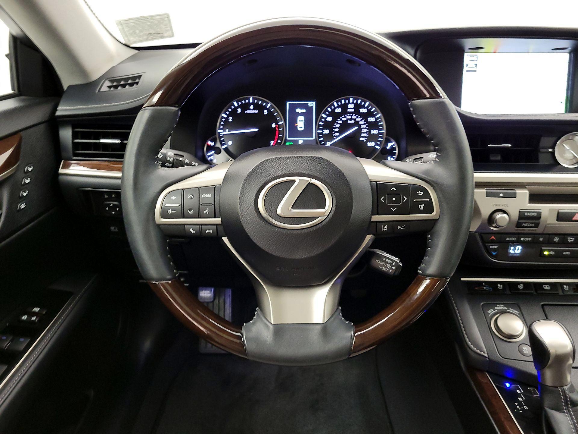 Thumbnail: 2017 Lexus ES - 10