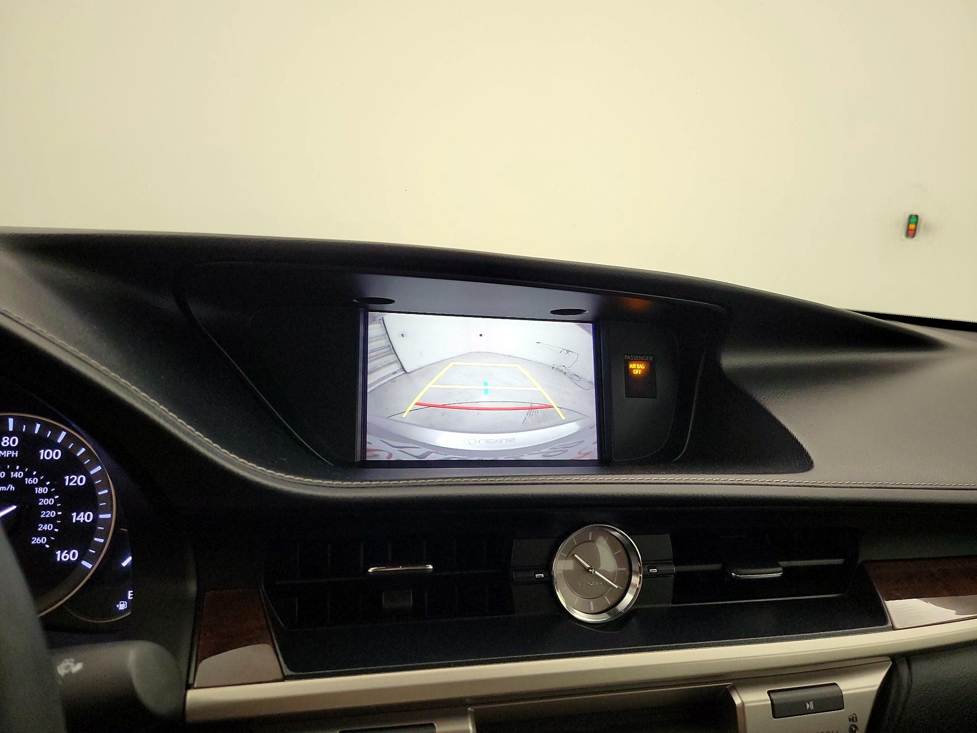 Thumbnail: 2017 Lexus ES - 15