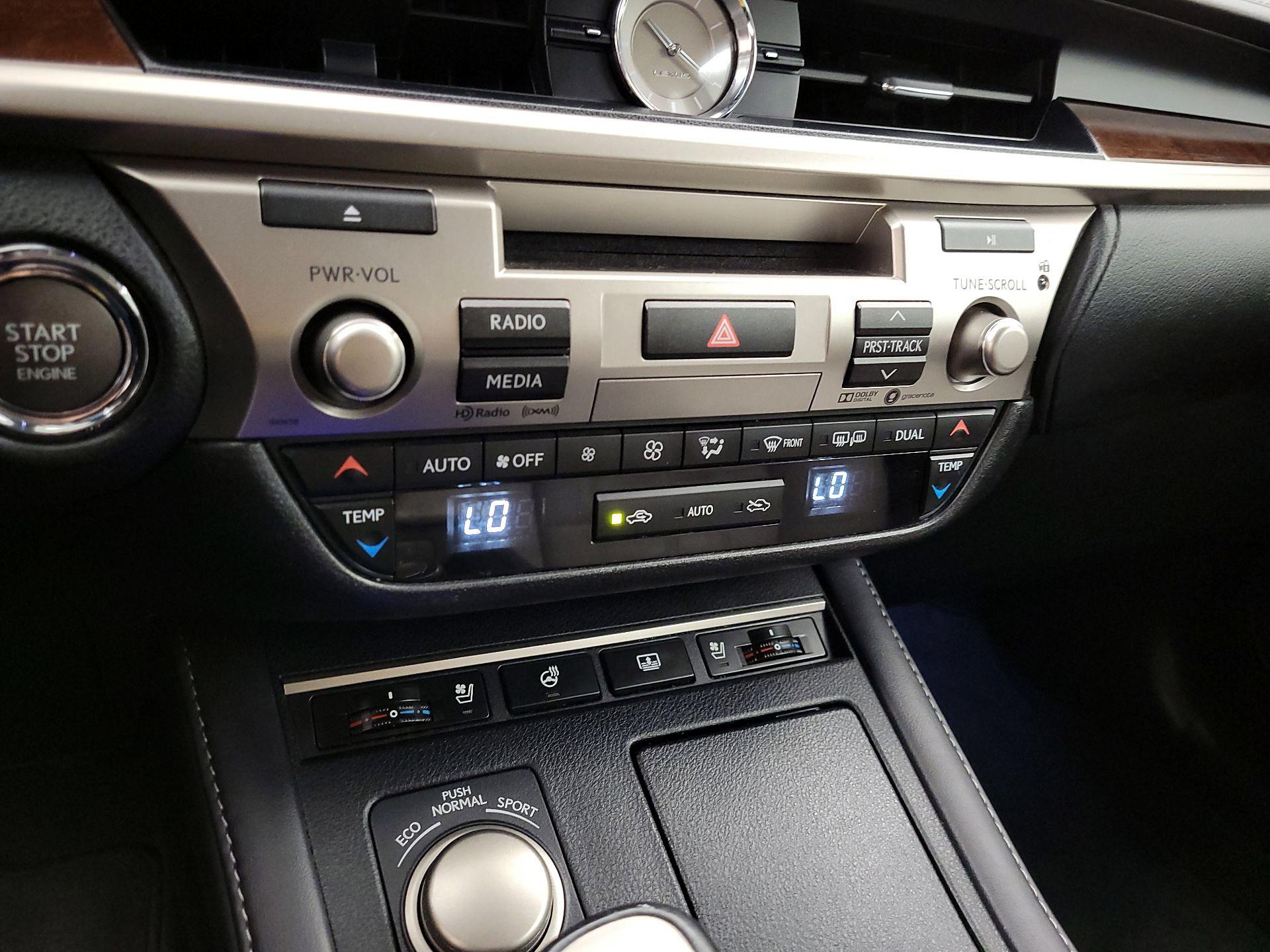 Thumbnail: 2017 Lexus ES - 17