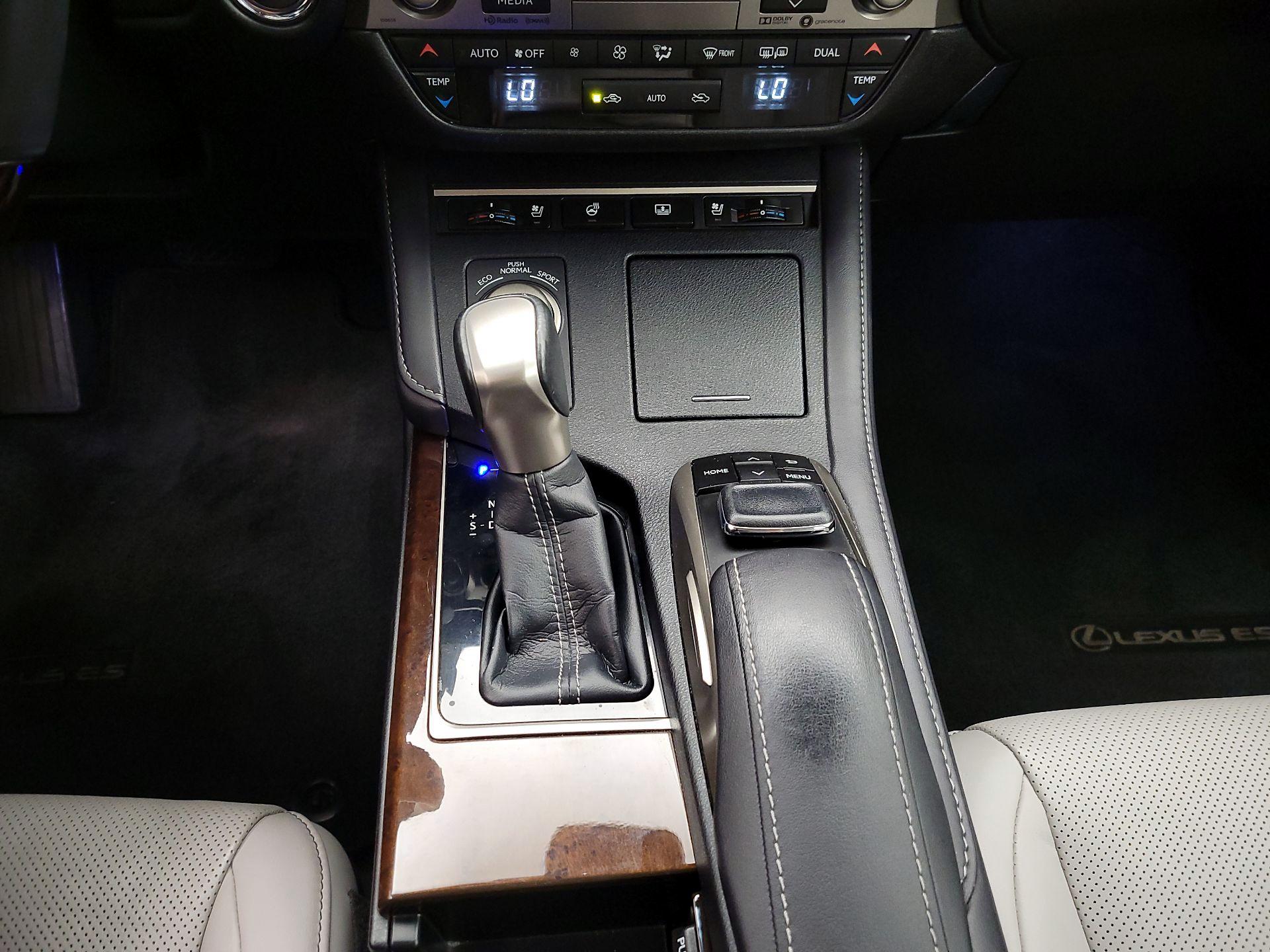 Thumbnail: 2017 Lexus ES - 18