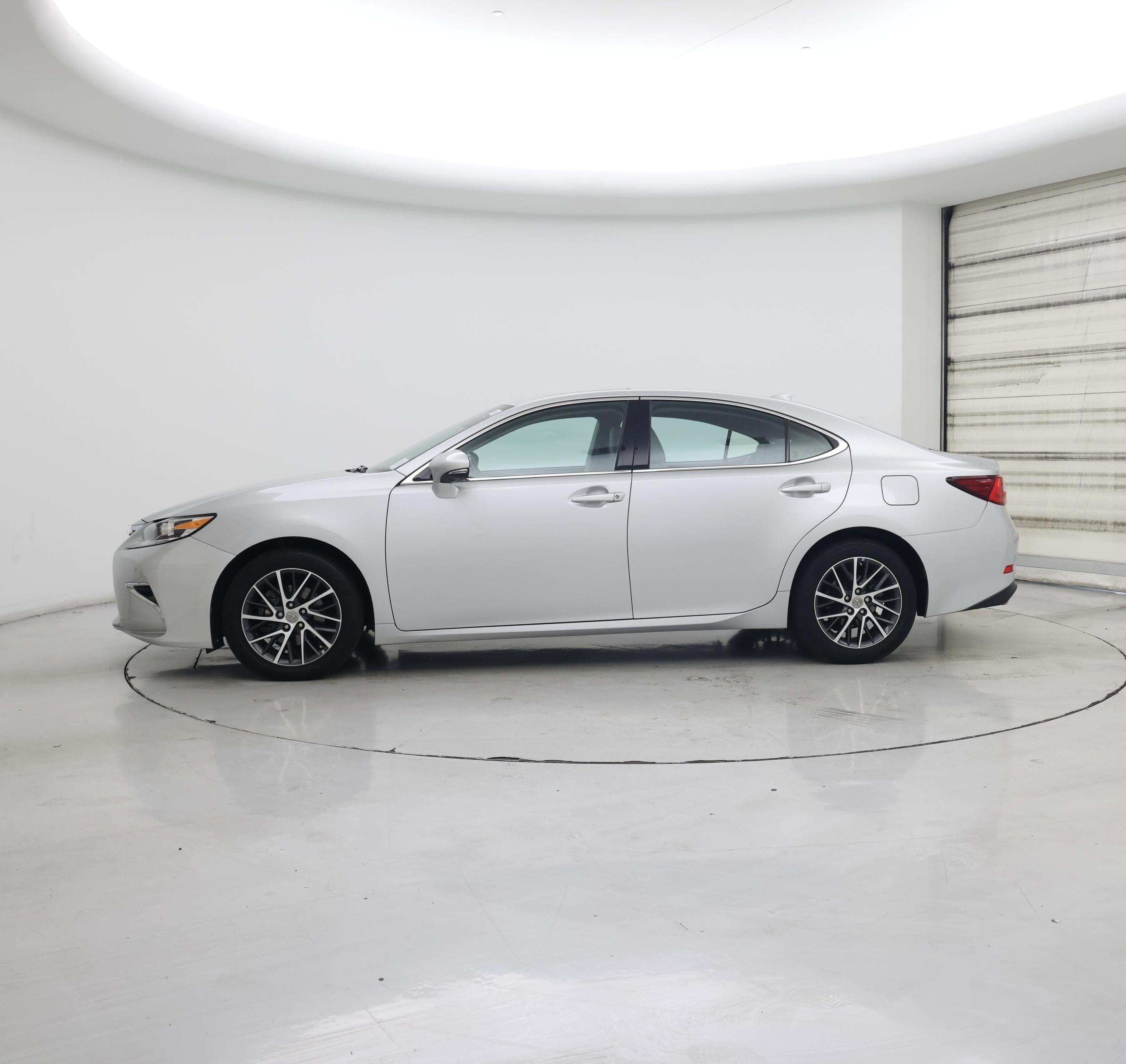 Thumbnail: 2017 Lexus ES - 3