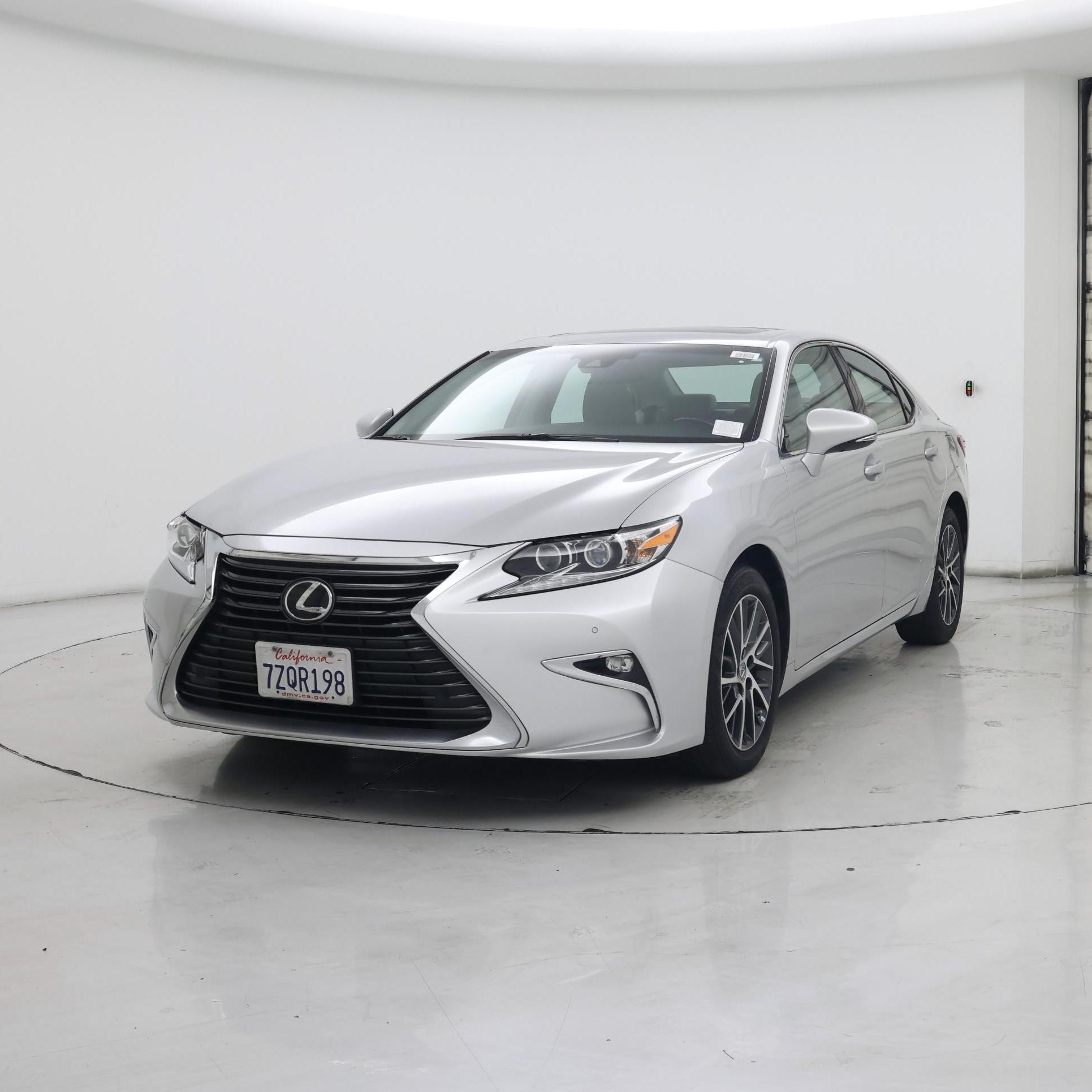 Thumbnail: 2017 Lexus ES - 4