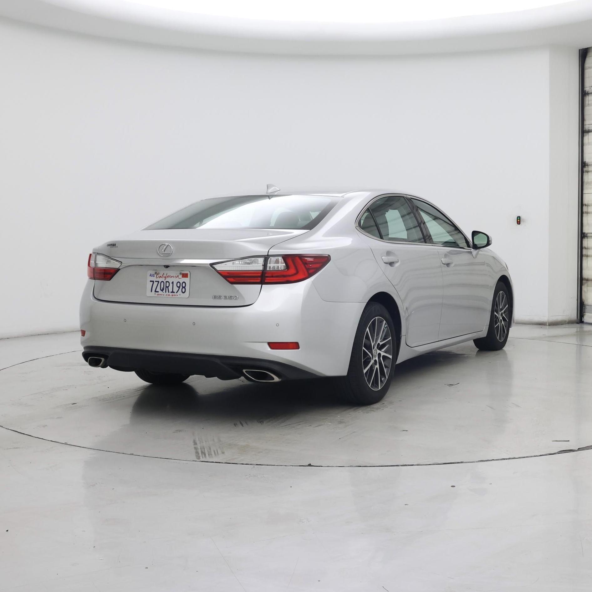 Thumbnail: 2017 Lexus ES - 8